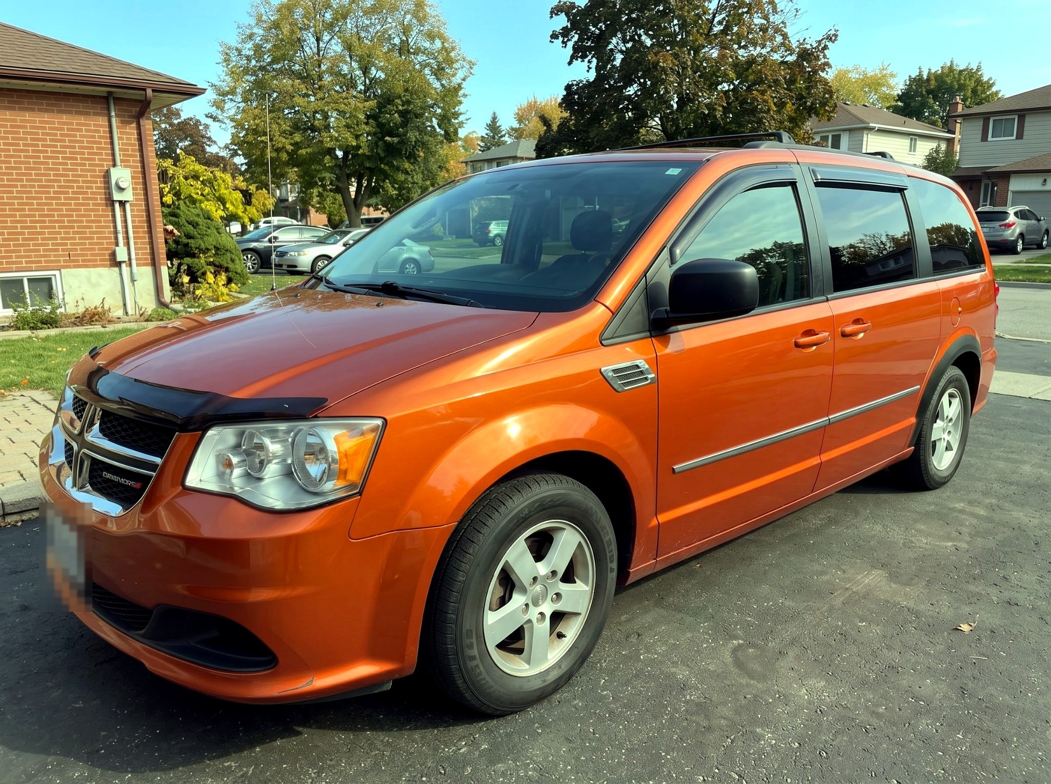 2011 Dodge Grand Caravan Crew – 160,000 km – Mango Tango Pearl