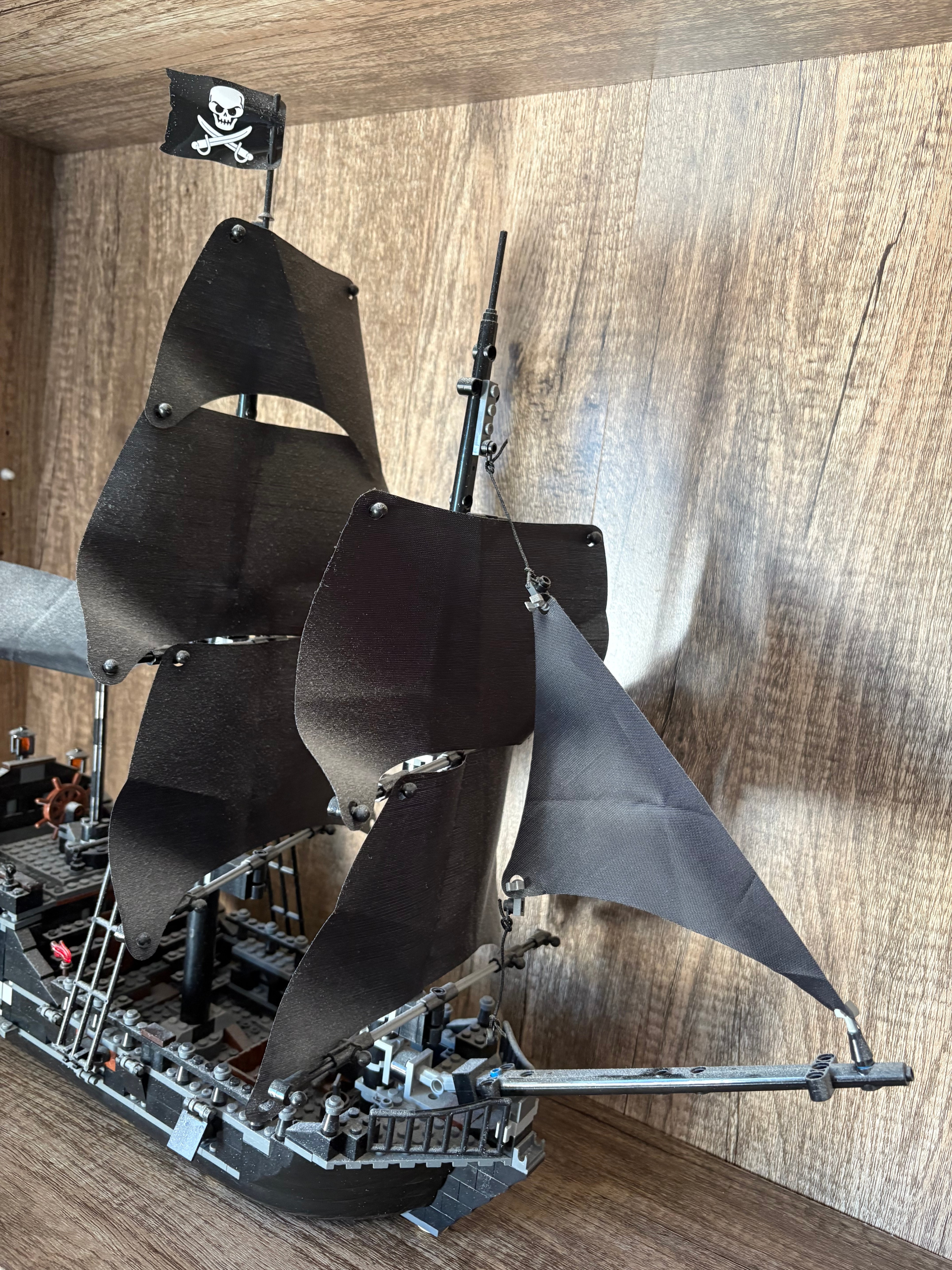 LEGO Pirates of the Caribbean Black Pearl Set - photo 4