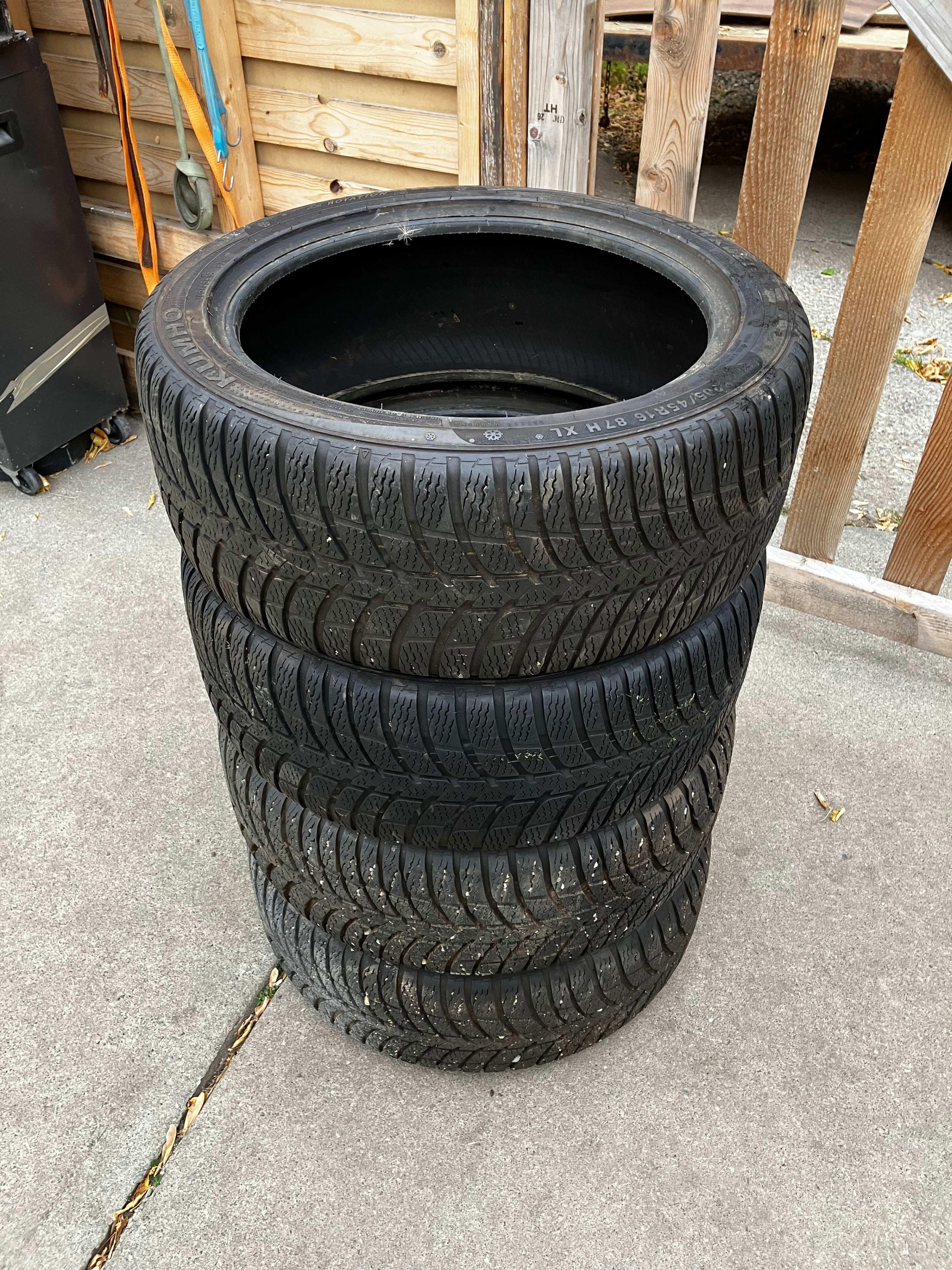 Kumho IZen KW23 Low Profile Winters - 205 / 45 / 16