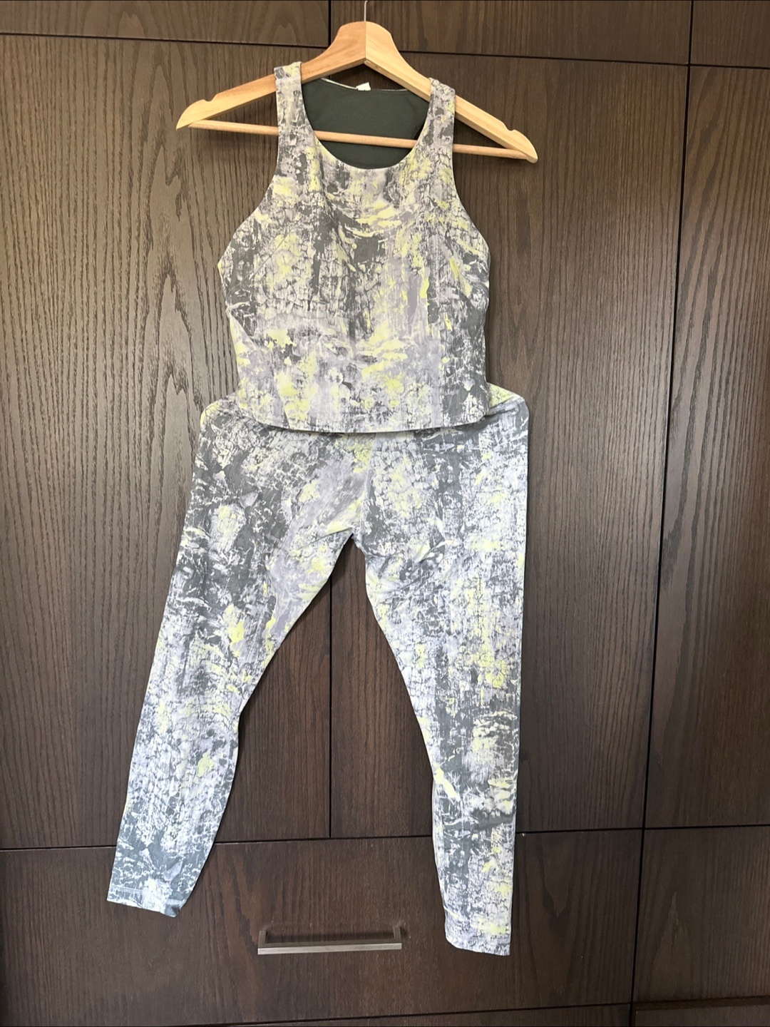 Lululemon size 8 grey and yellow patterned workout set - photo 2