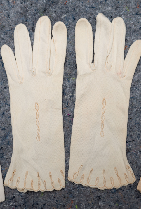 Lot of 3 Pairs Vintage Embroidered Cotton Gloves - photo 5
