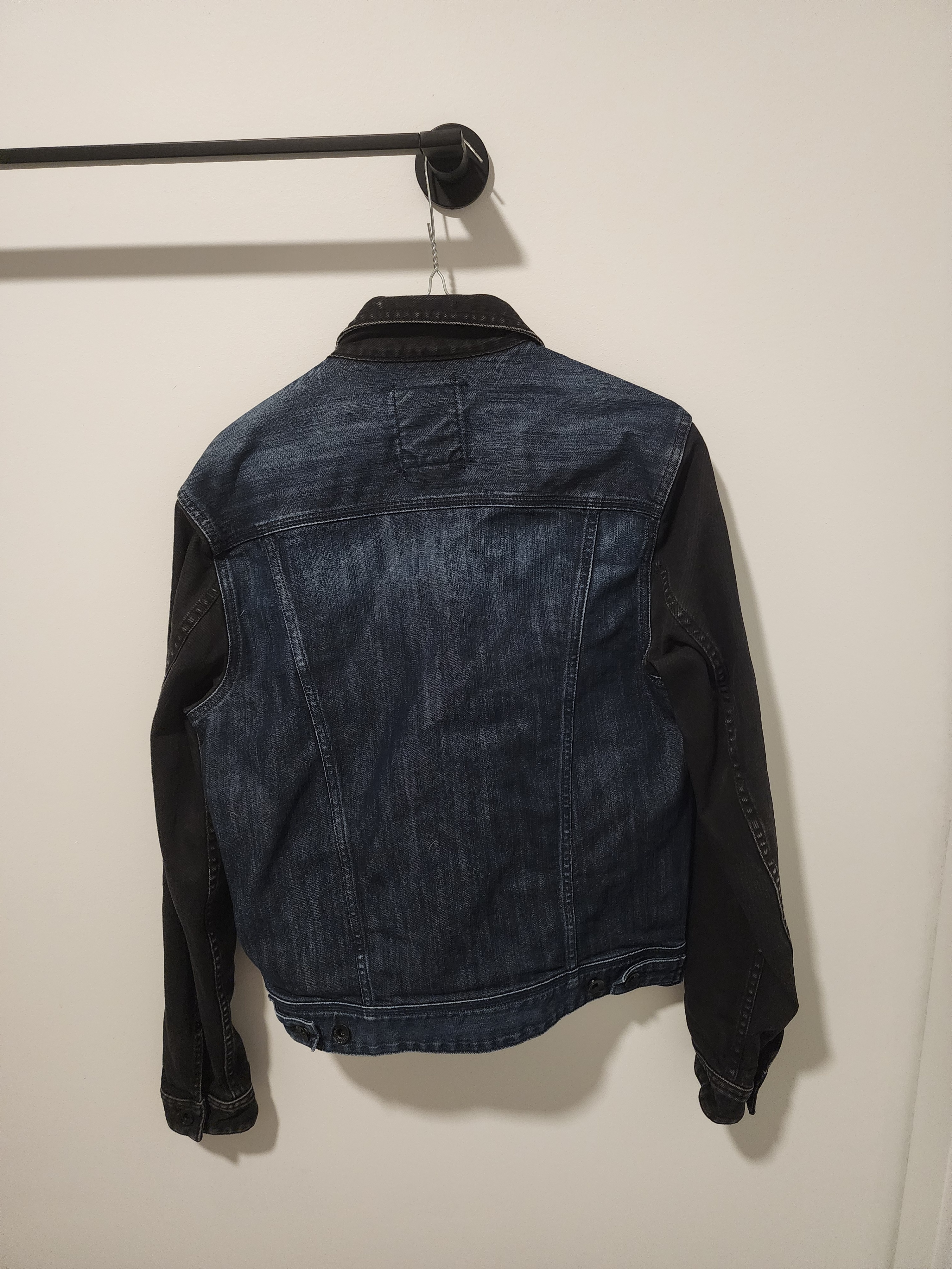 Adult Size small GUESS jeans jacket (Measurements in ad) - photo 3