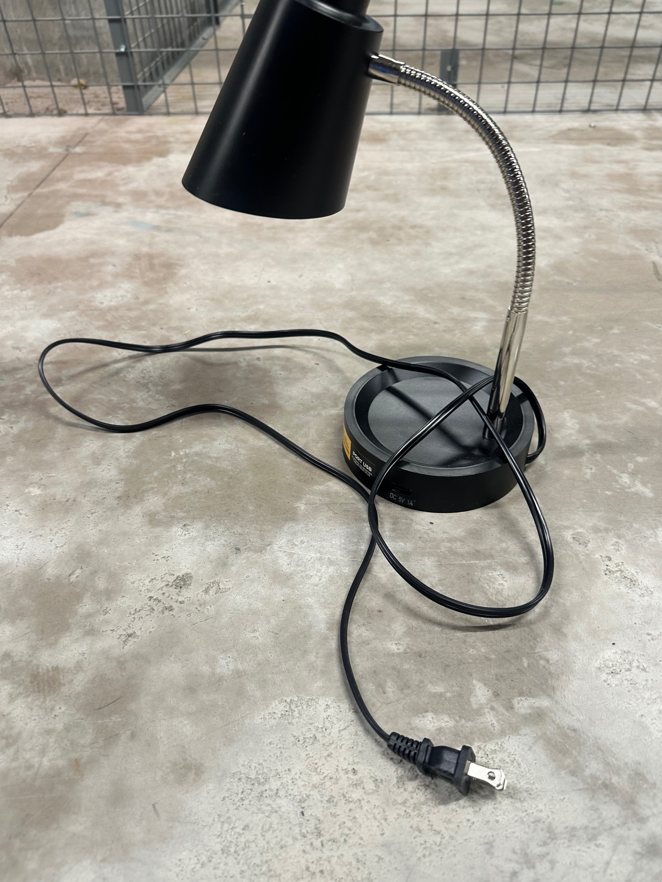 Black Flexible Desk Lamp with USB Port