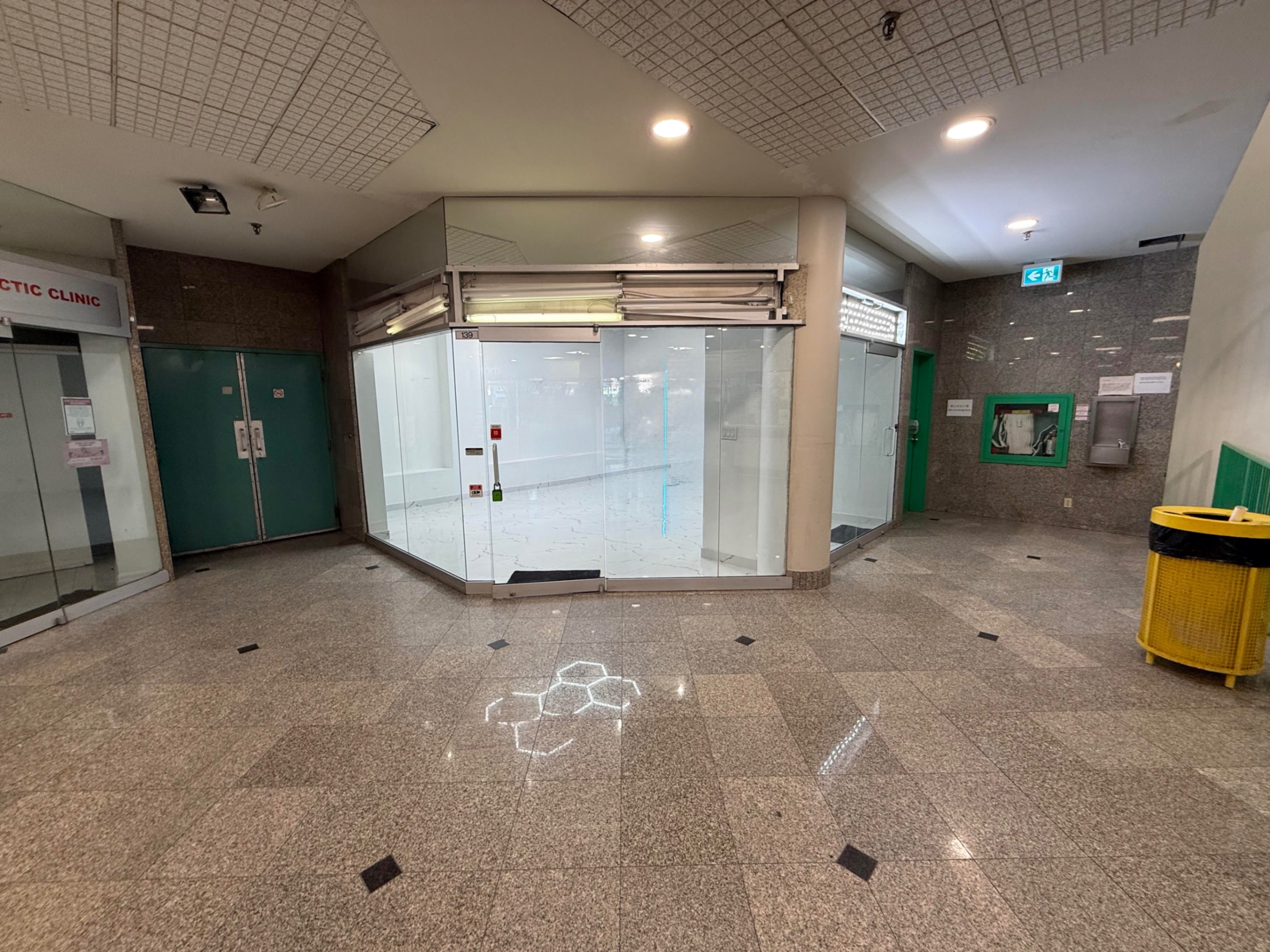 DISTRESSED SALE – DOWNTOWN TORONTO COMMERCIAL RETAIL UNIT - photo 2