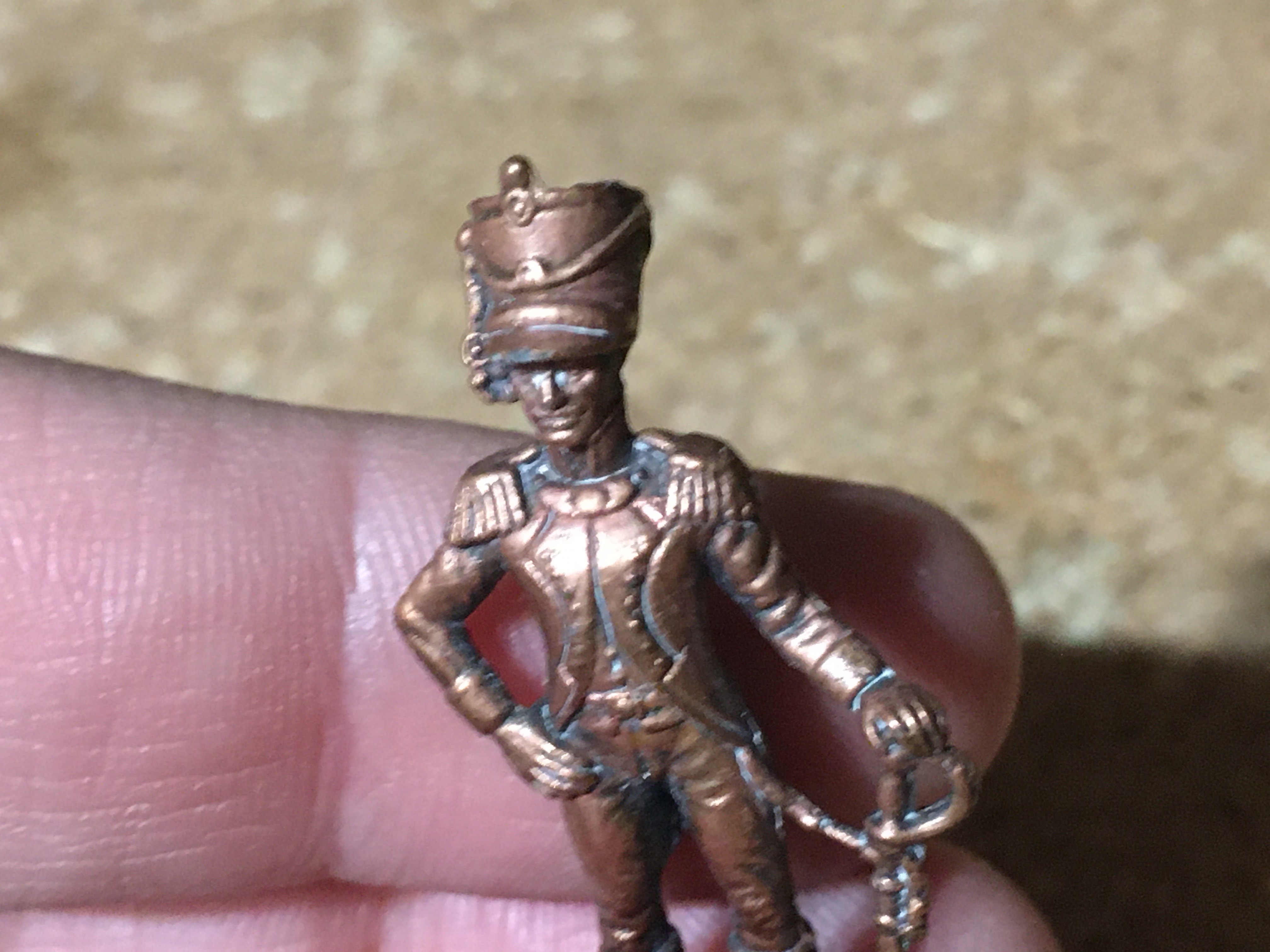 VINTAGE METAL MILITARY TINY SOLDIER FIGURE COPPER COLOR - photo 4