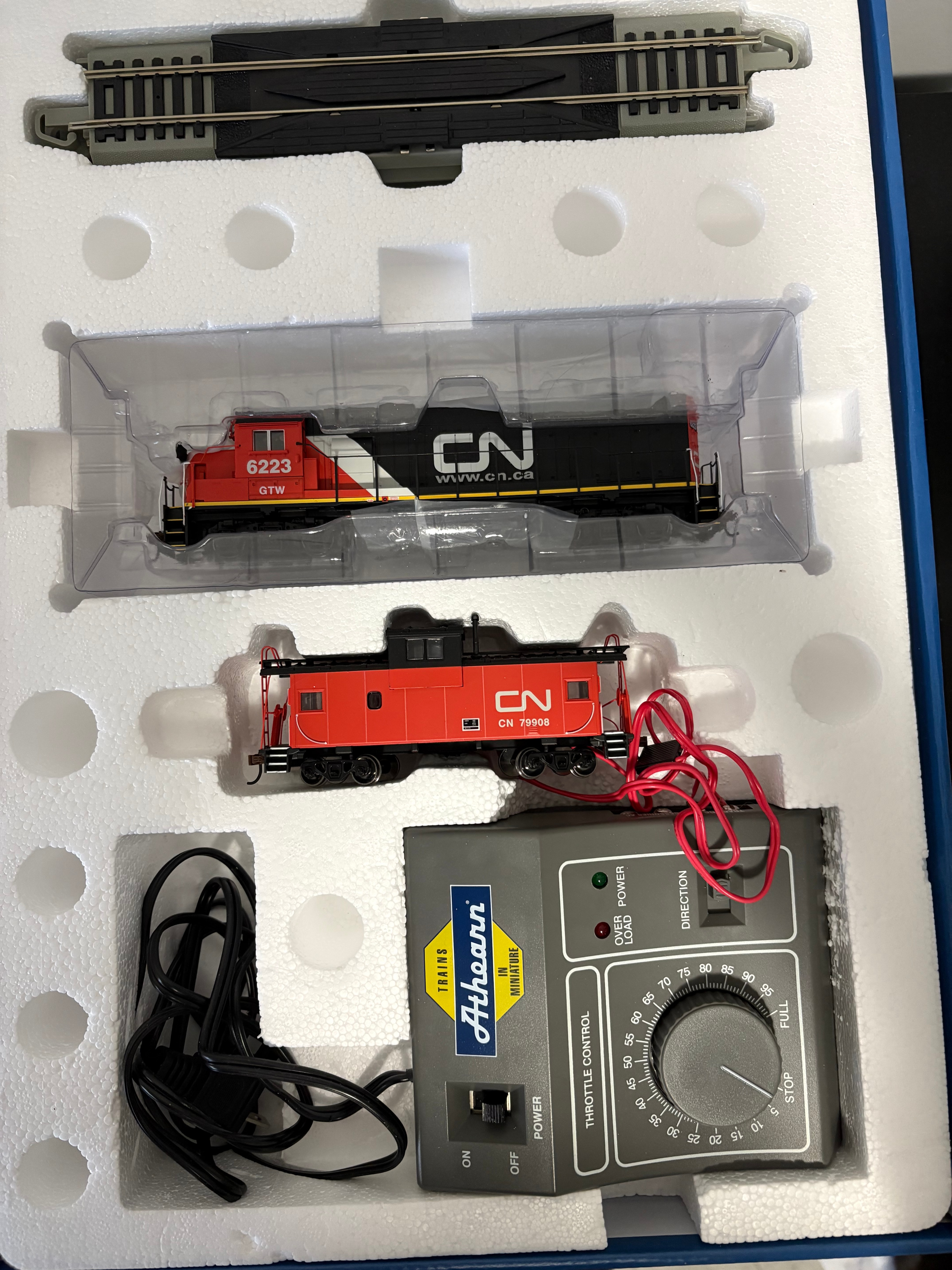 Roundhouse Iron Horse CN Train Set - photo 3