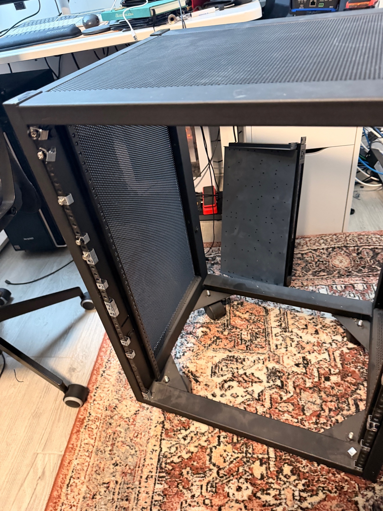Vented Server Rack - 18U - photo 5