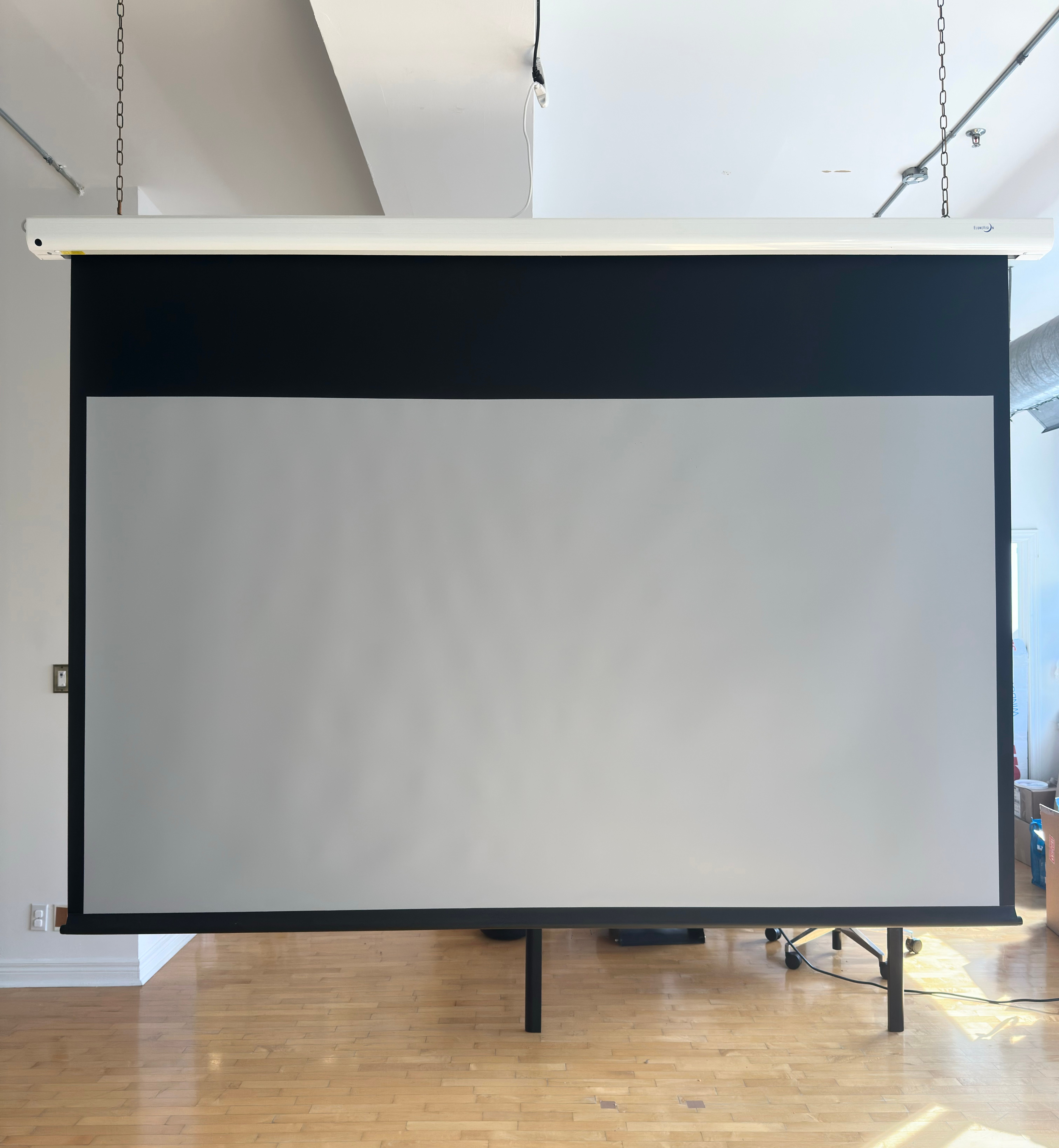 EluneVision Luna 106" 16:9 Motorized Projector Screen - Grey