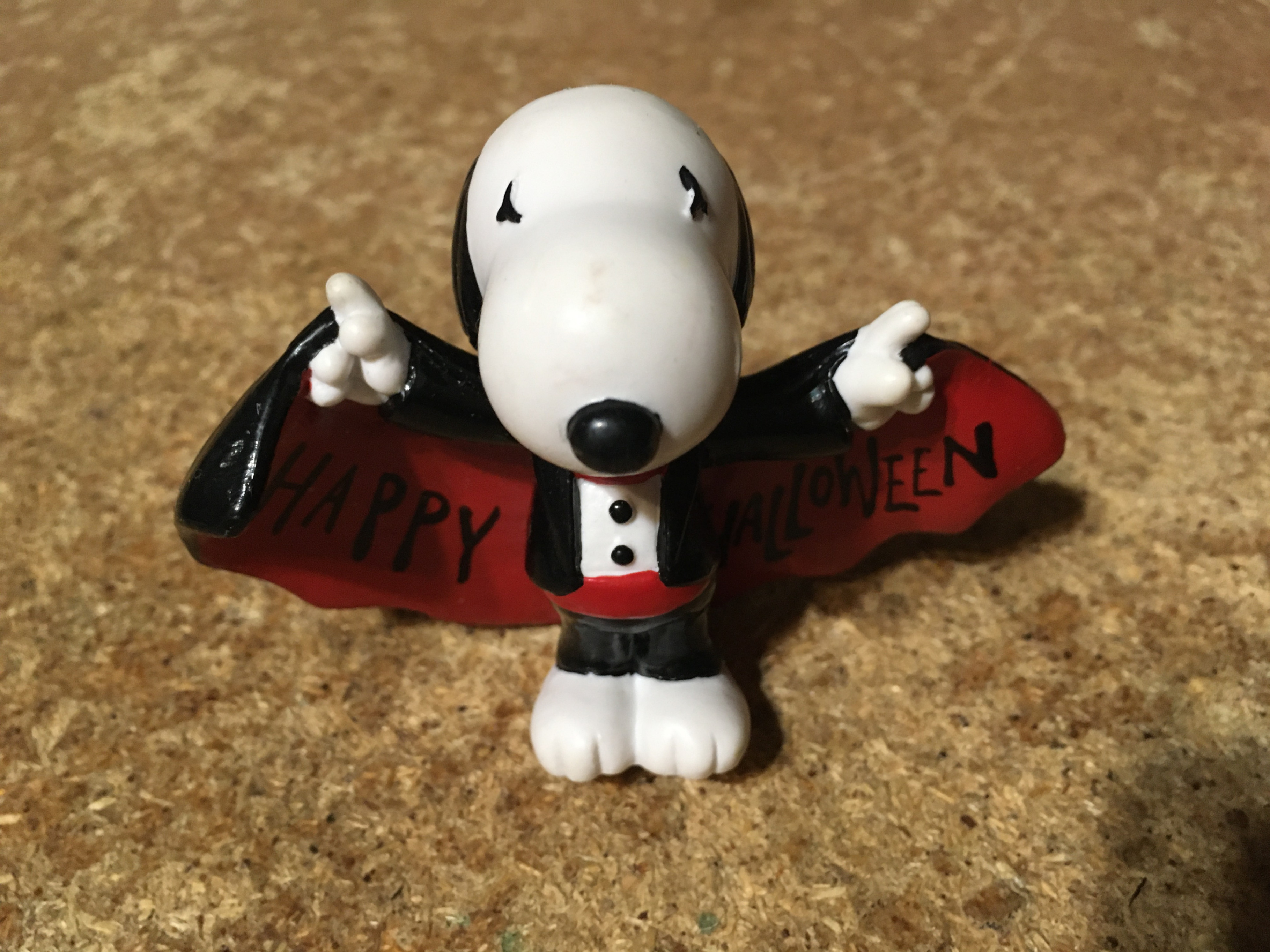 1988 APPLAUSE SNOOPY PEANUTS VAMPIRE DRACULA PVC FIGURE HALLOWEE