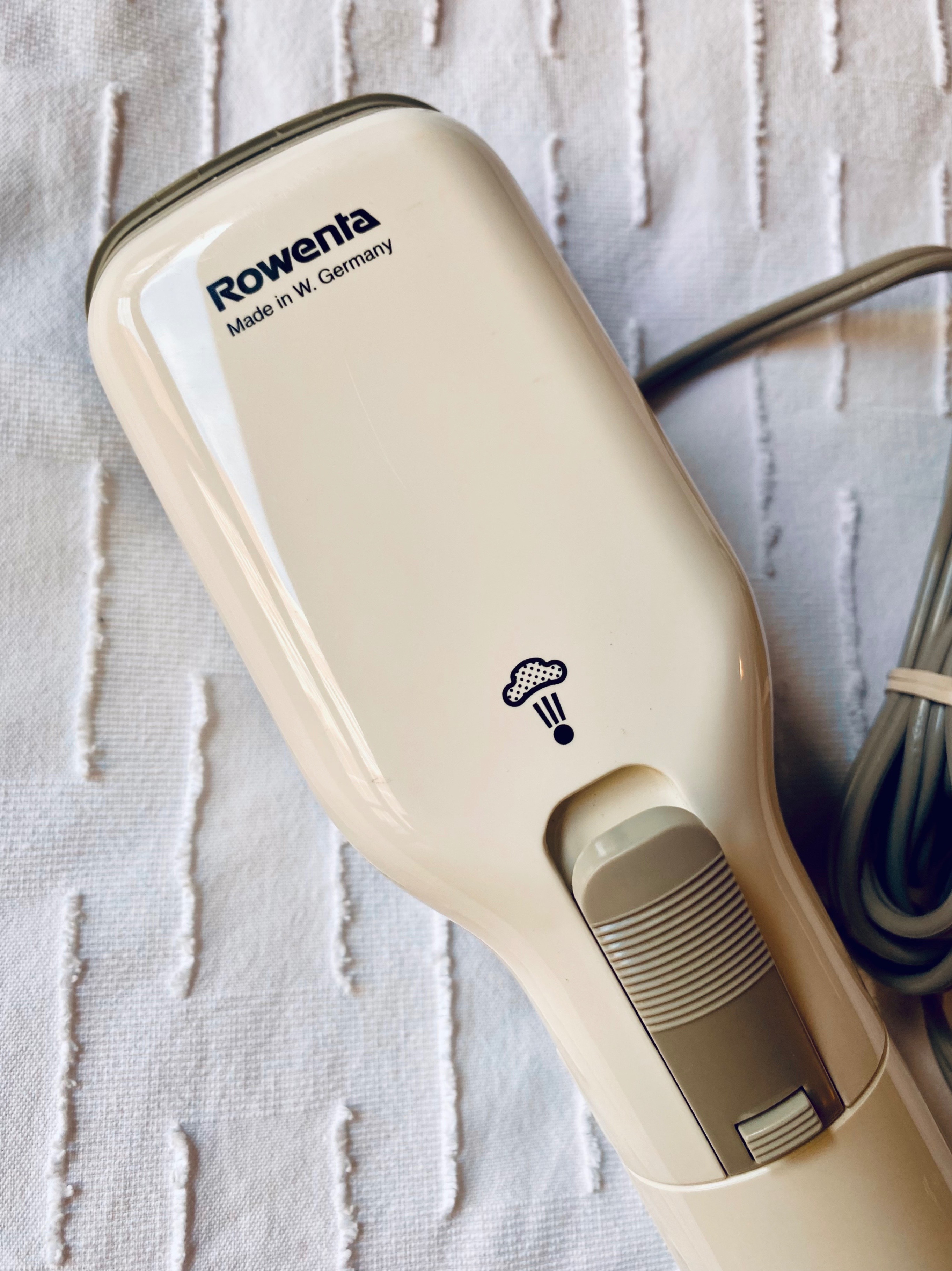 Rowenta Handheld Garment Steamer – Made in Germany 🇩🇪