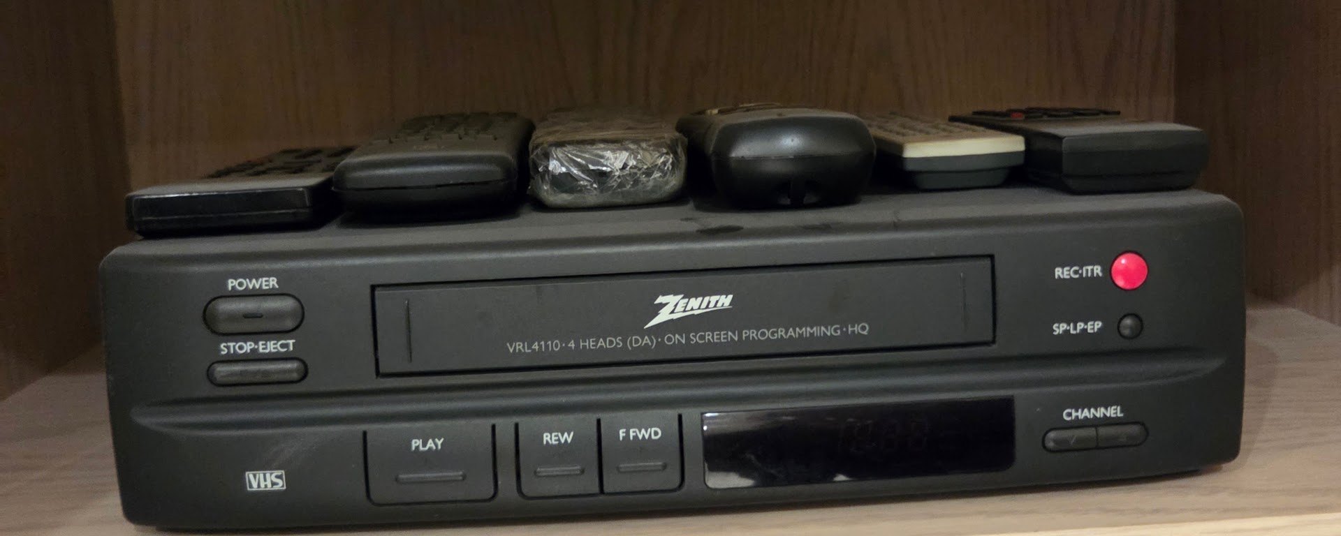Vintage Zenith VRL4110 4-Head VHS VCR Player / Recorder