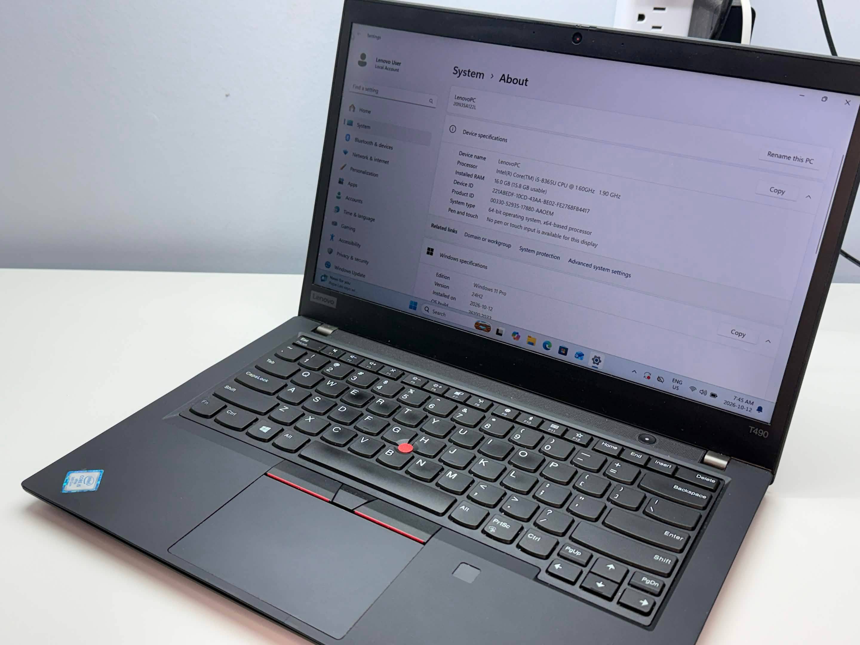 Lenovo ThinkPad T490 Laptop (No charger) - photo 2