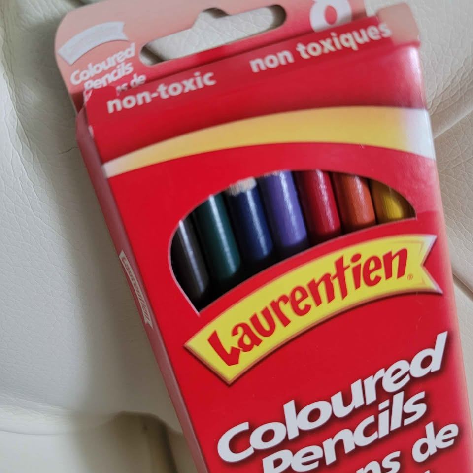 vintage box of 8 Laurentien coloured pencils featuring - photo 2