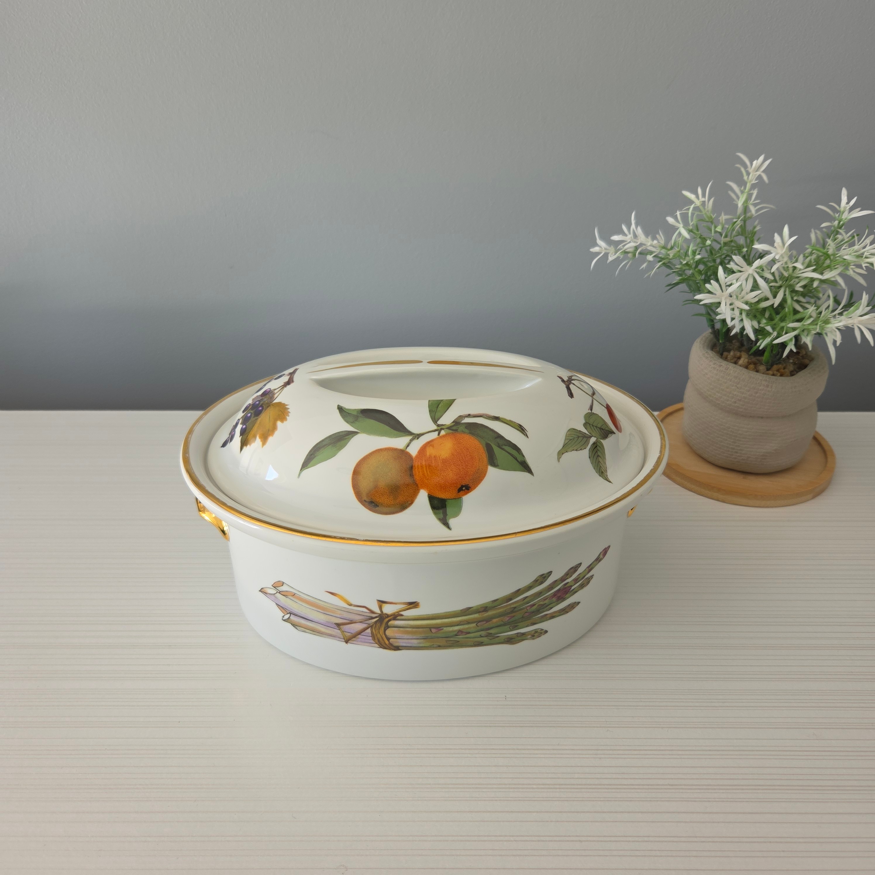Royal Worcester Evesham Gold Oval Casserole - Pre-Loved! ✨