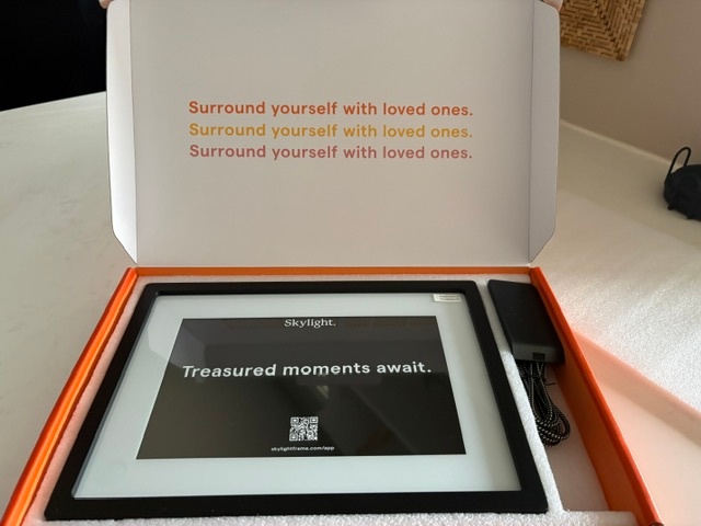 Skylight Frame 10" Digital Wi Fi Photo Frame - Brand New - photo 4