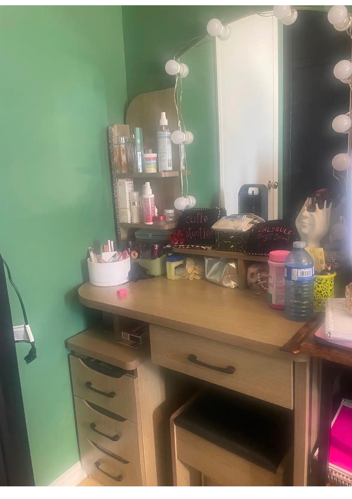 Vanity dresser with storage and dresser