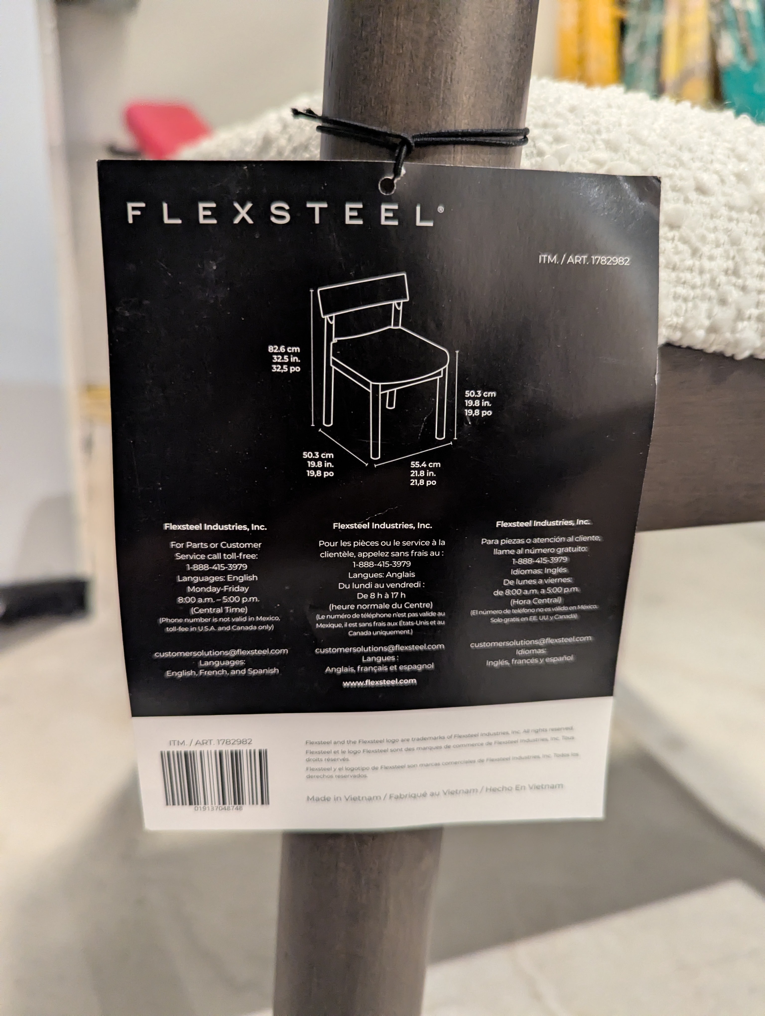 Brand New, 4 Chairs. Retail at Costco for $400 USD - photo 4