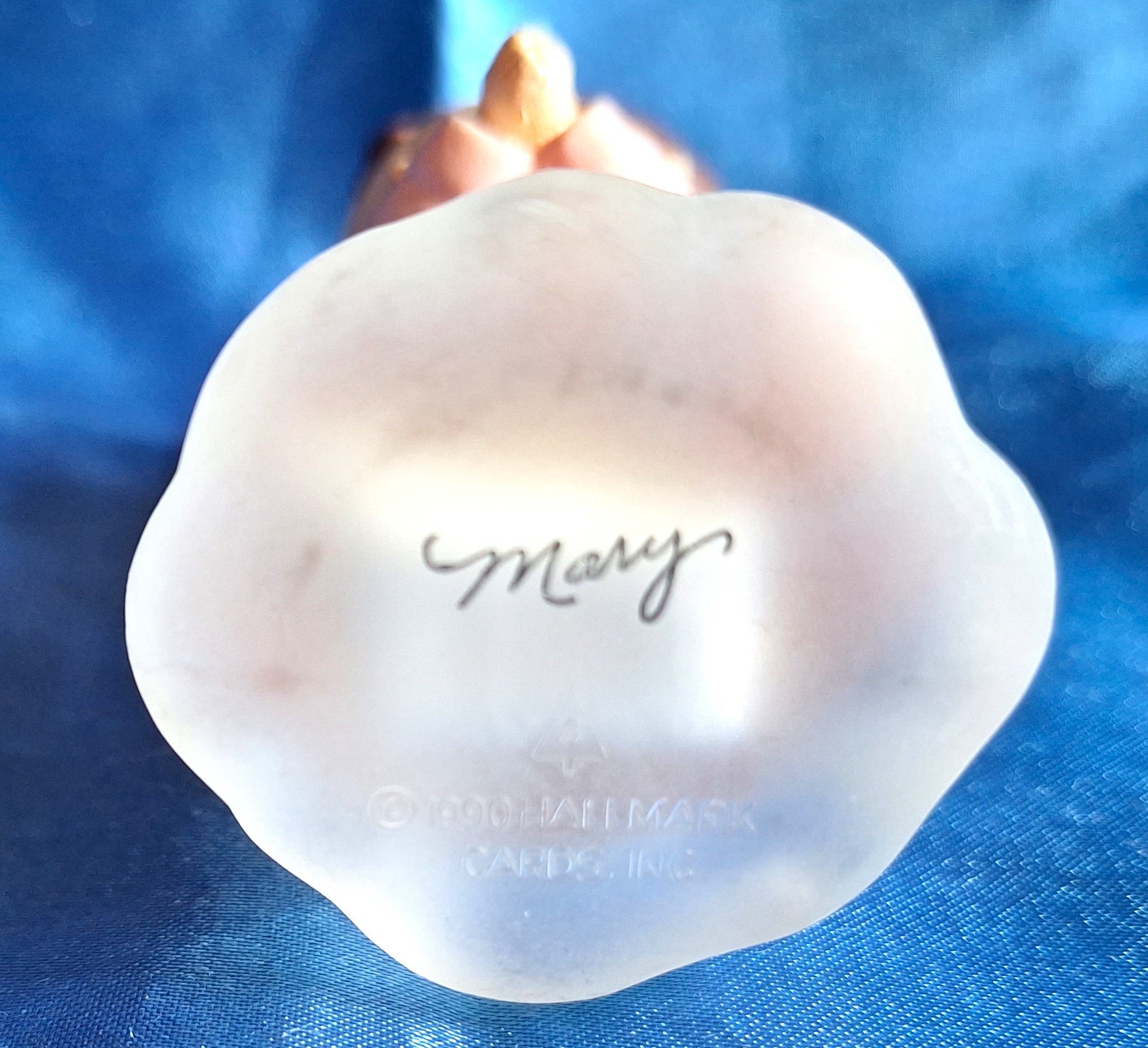 1990 Hallmark Mary Angel Ornament - photo 3
