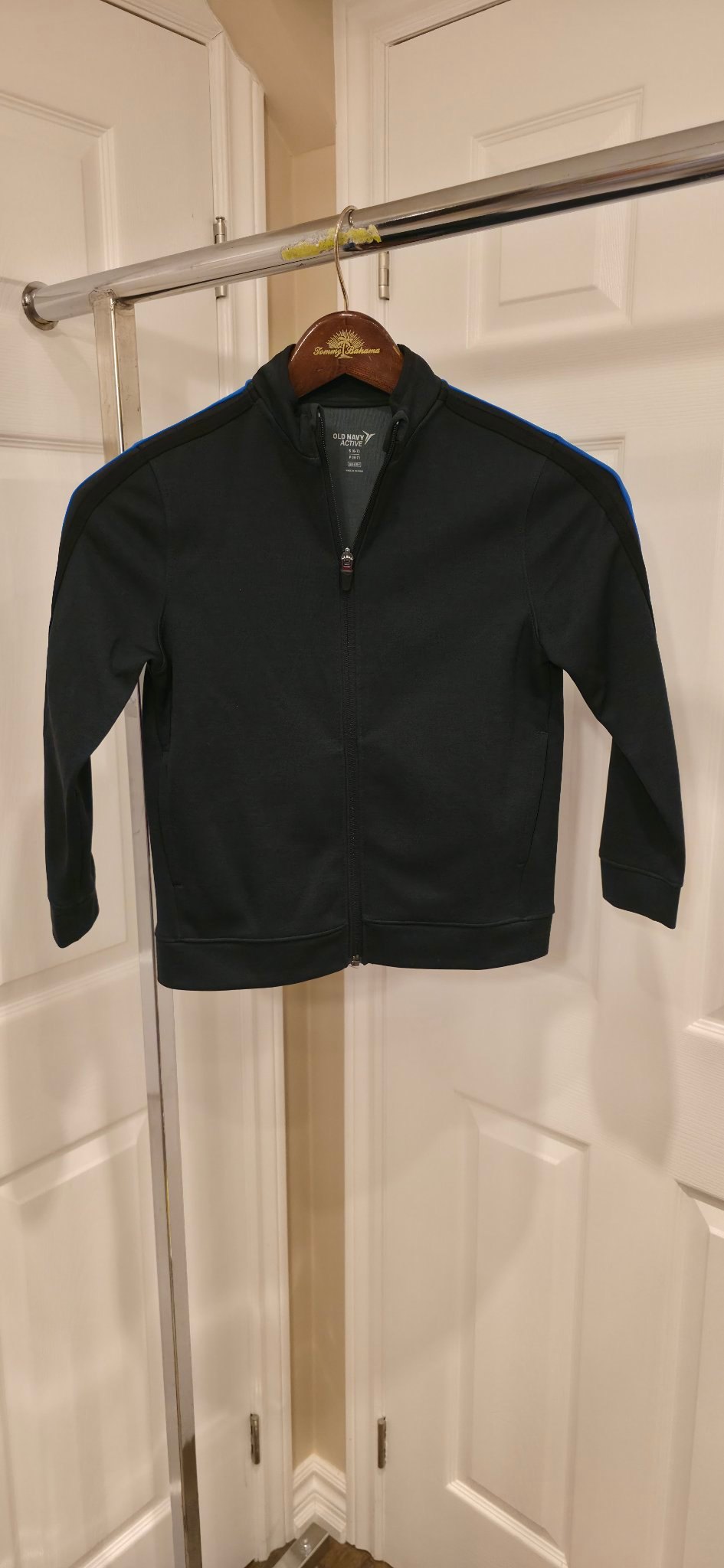 Kids Old Navy Active track jacket size S (6-7), Go-Dry