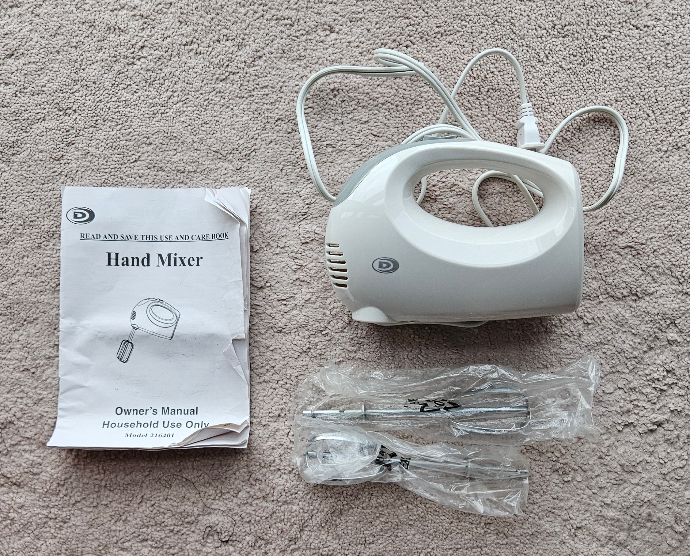 LIKE NEW DURABRAND HAND MIXER (HARDLY USED) - photo 2