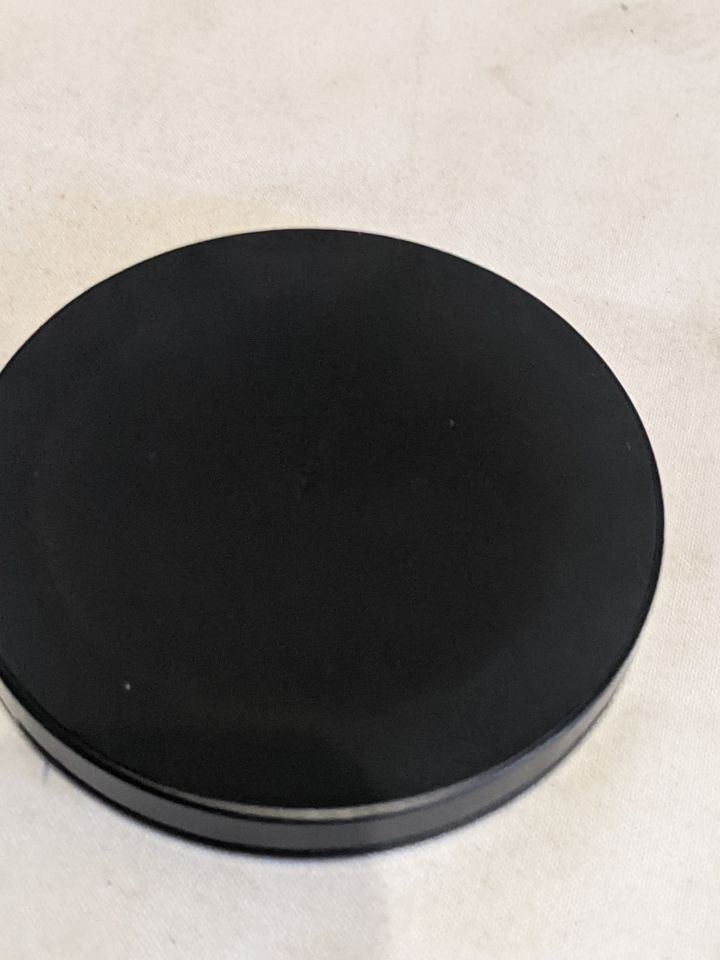 Ubio Labs Aspect 15W Wireless Charging pad, fast charger - photo 2