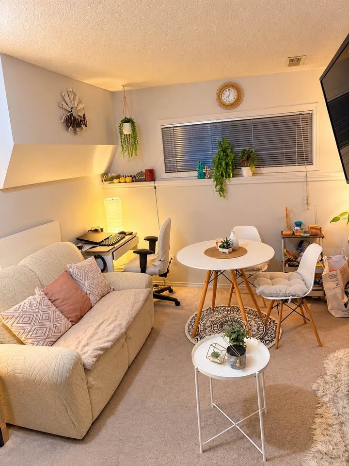 Basement (Legal) for rent at Saddleridge near Saddletowne circle - photo 2