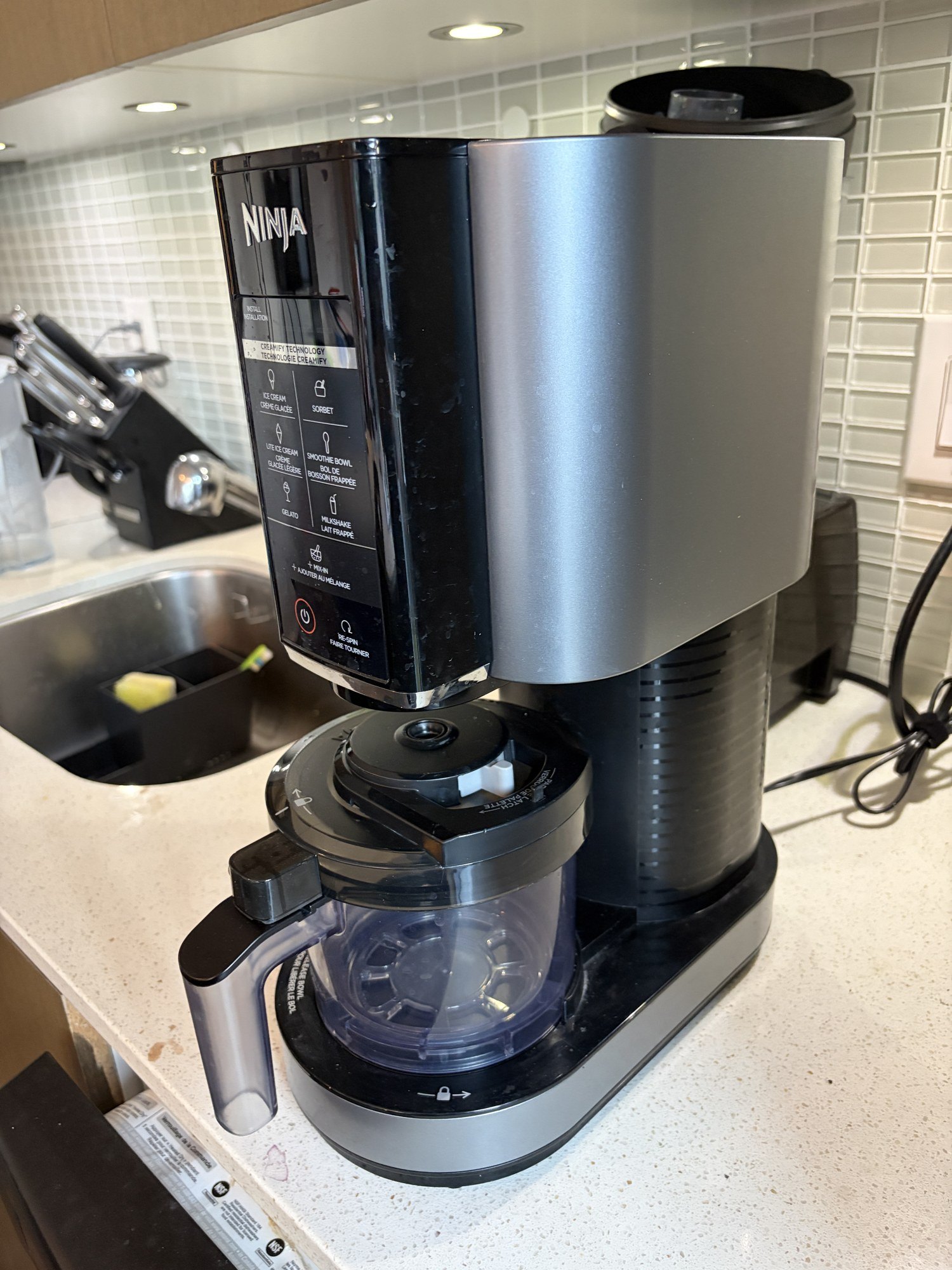 Ninja CREAMi Ice Cream Maker (NC301C) + 6 pints