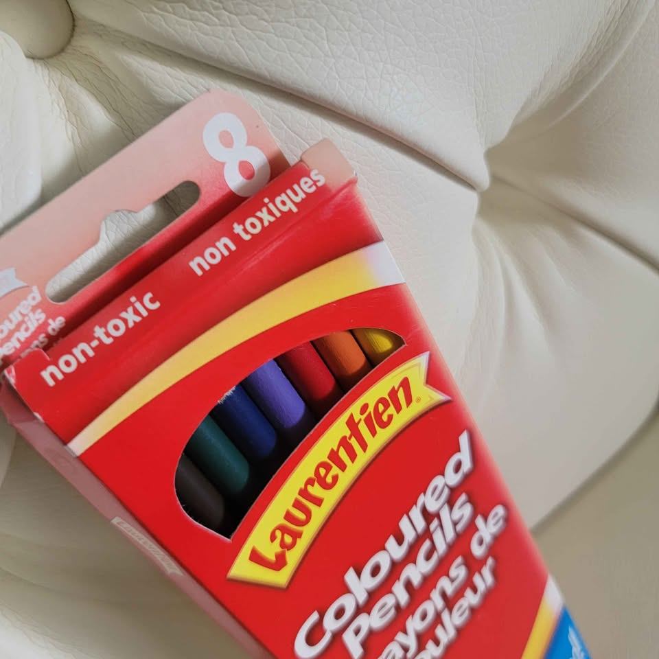 vintage box of 8 Laurentien coloured pencils featuring - photo 4