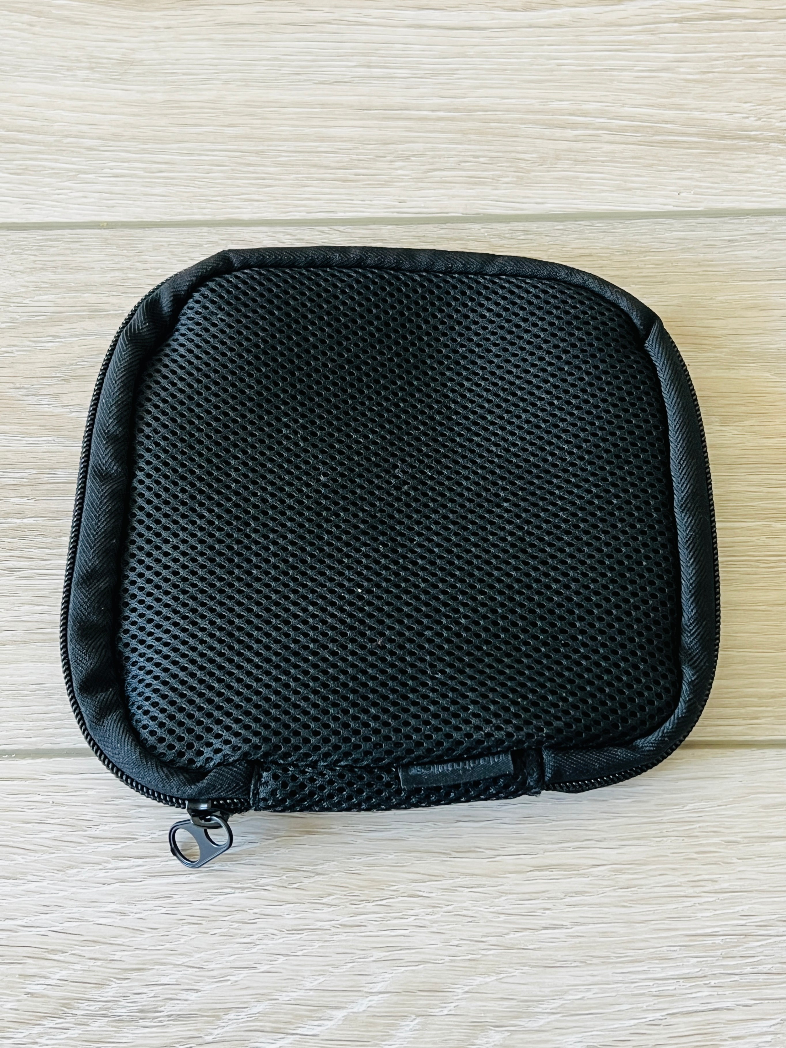 Soft mesh carrying case