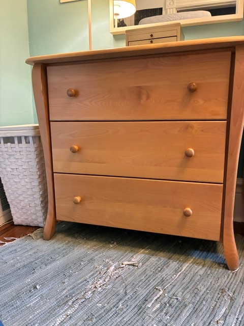 Solid wood twin bed and dresser - photo 5