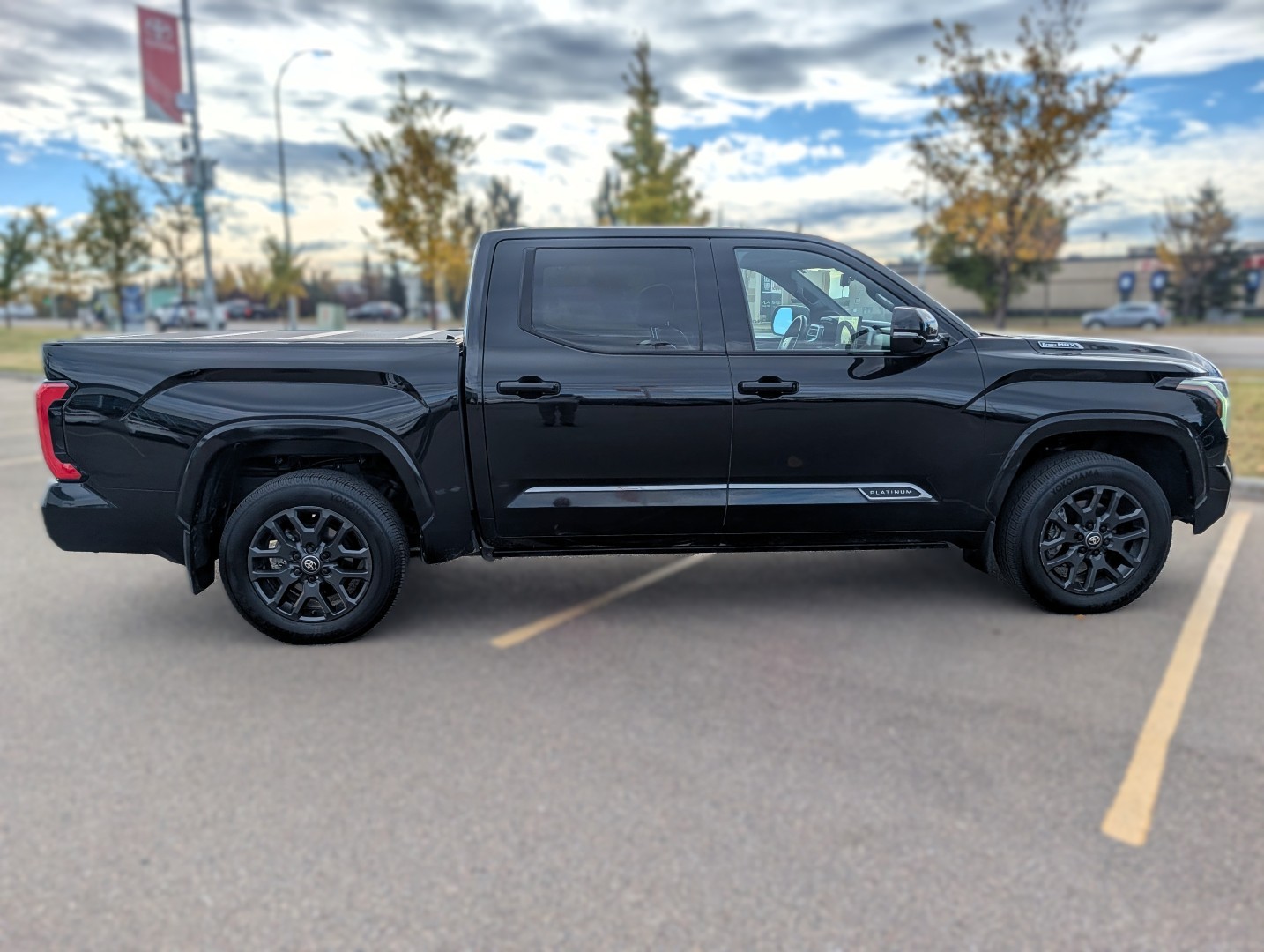 2025 Toyota Tundra Hybrid CrewMax Platinum - photo 4