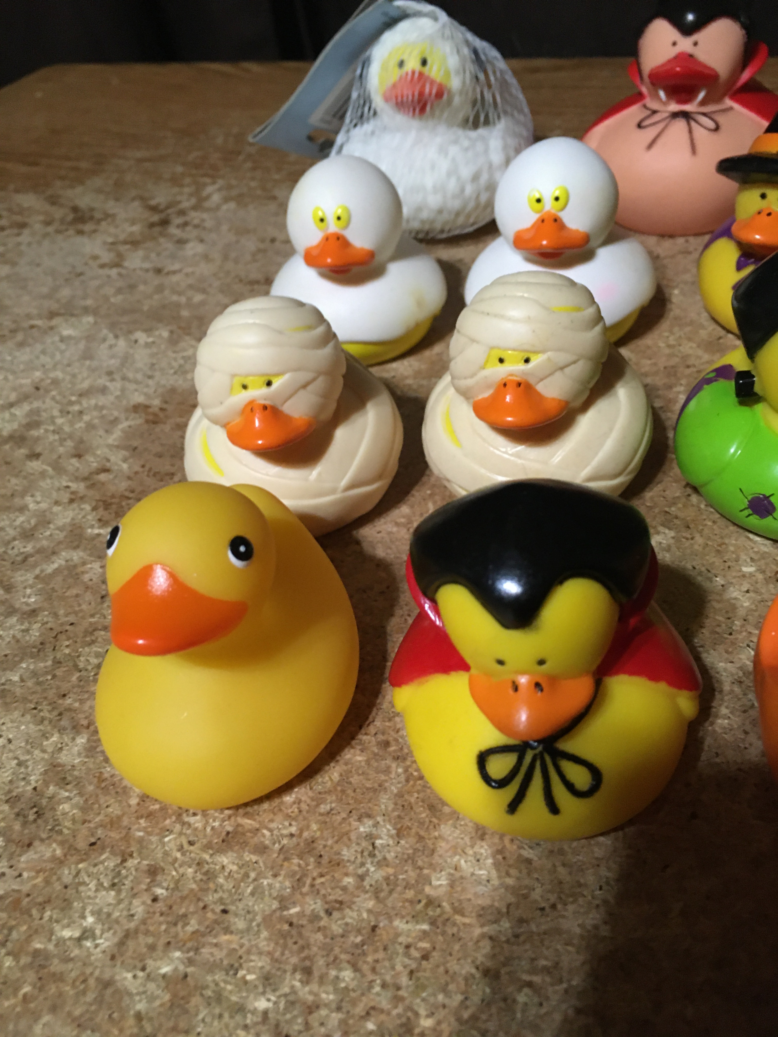 LOT OF 15 RUBBER DUCKS HALLOWEEN DRACULA VAMPIRE GHOST MUMMY - photo 3