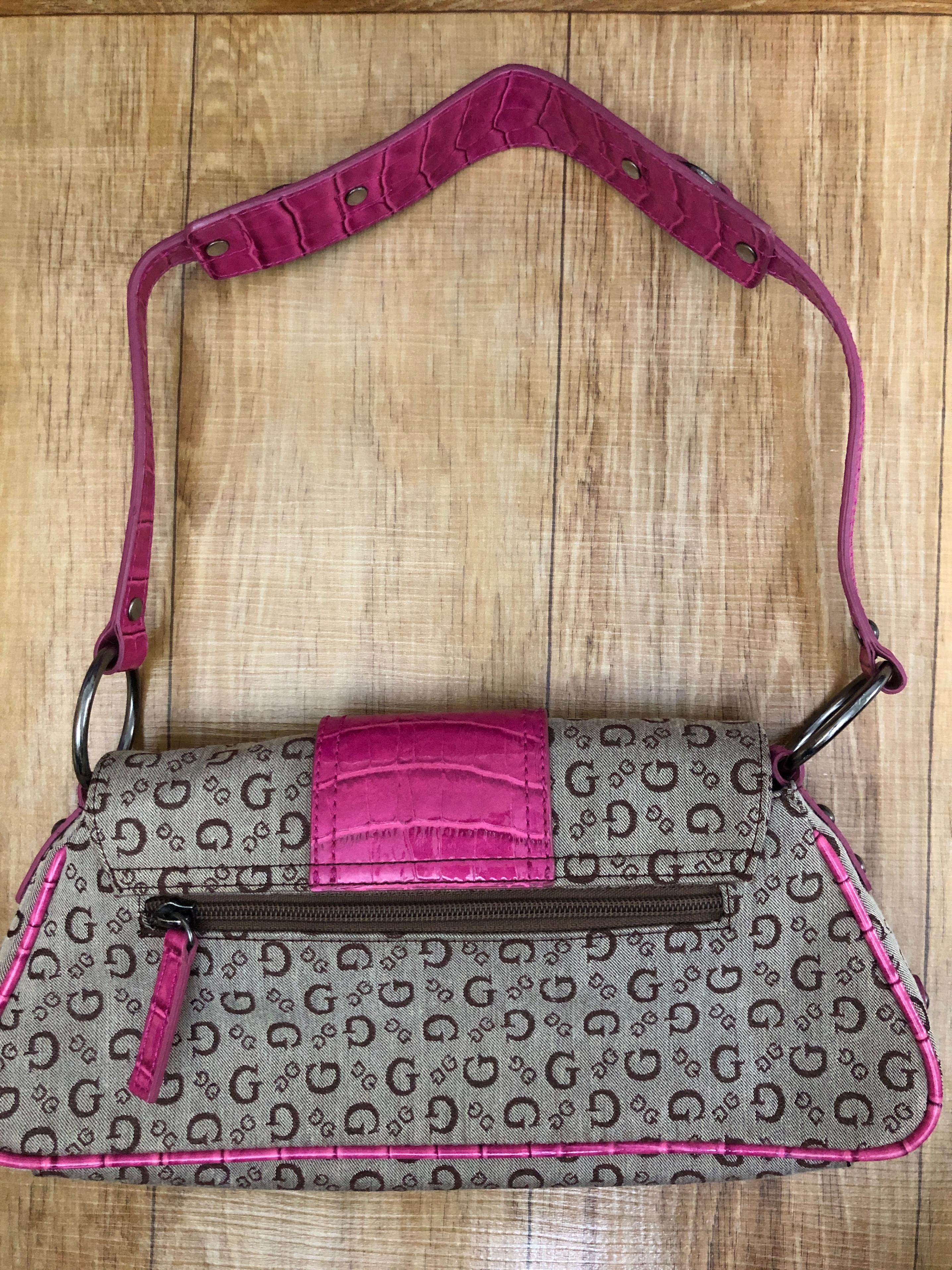 Like New! Guess Monogram Shoulder Bag - photo 2