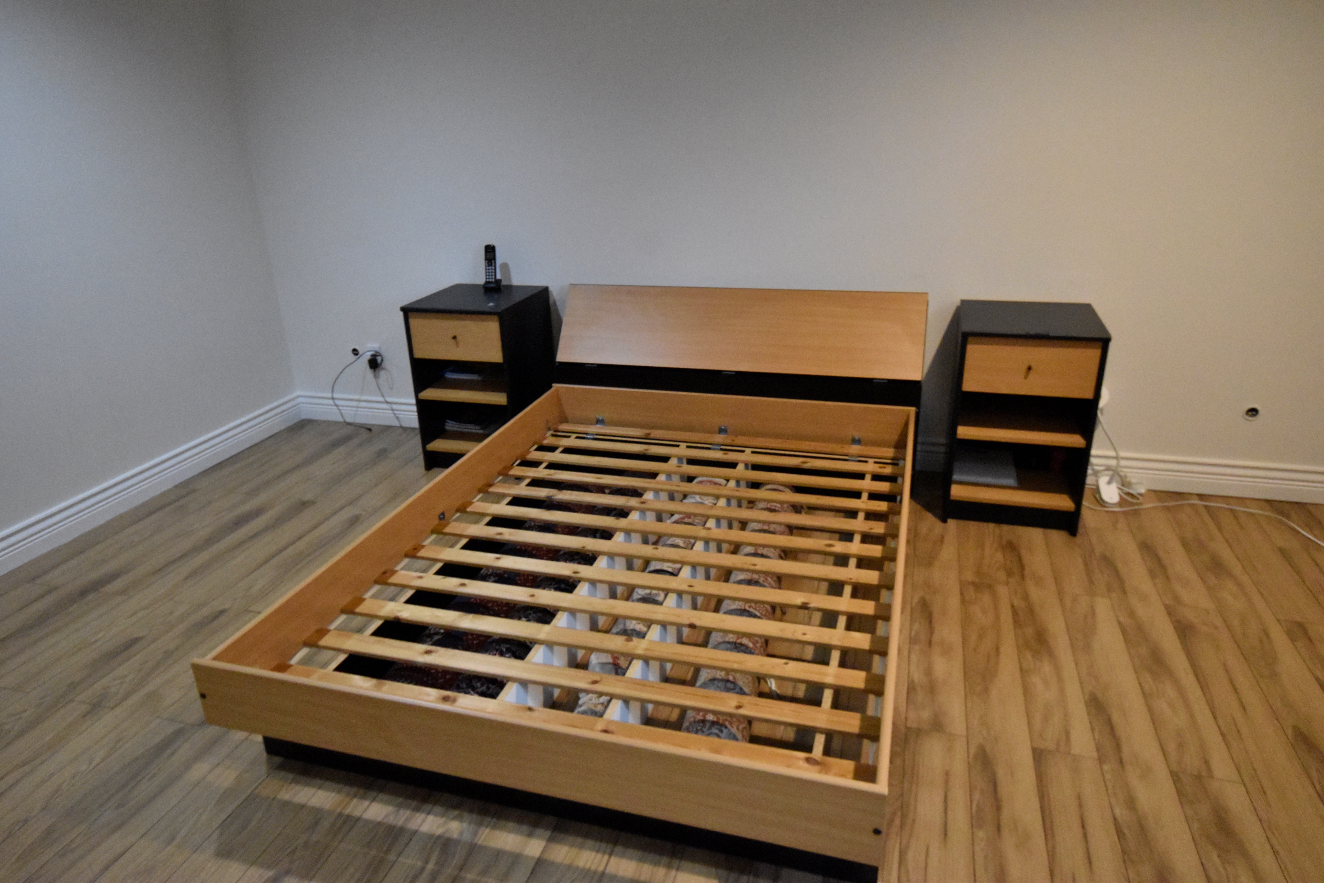 Full‑Sized Bed+Mattress+Two Nightstands — Excellent Condition! - photo 4