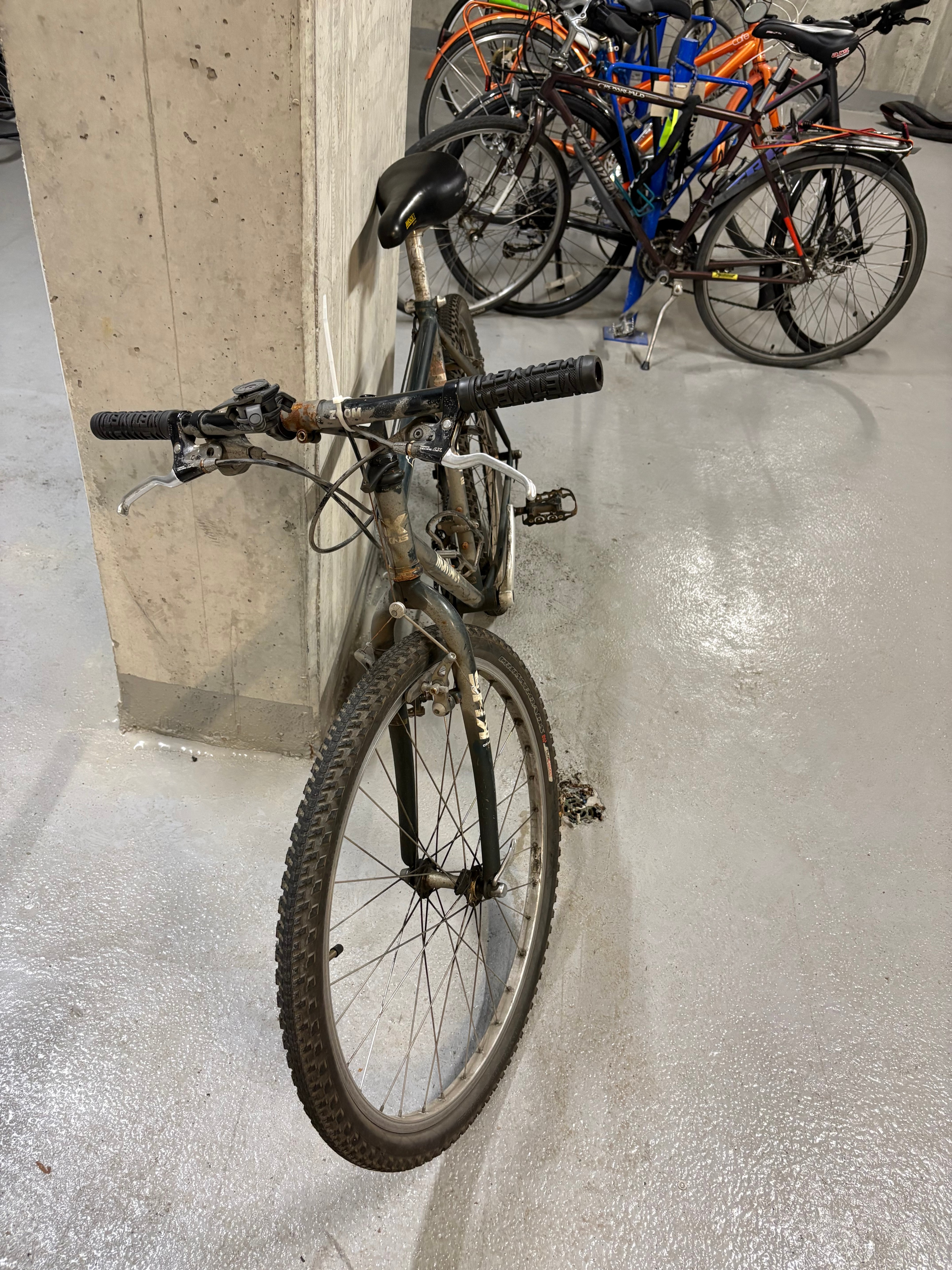 KHS Montana Descent Mountain Bike – Shimano Deore LX + Lock - photo 3