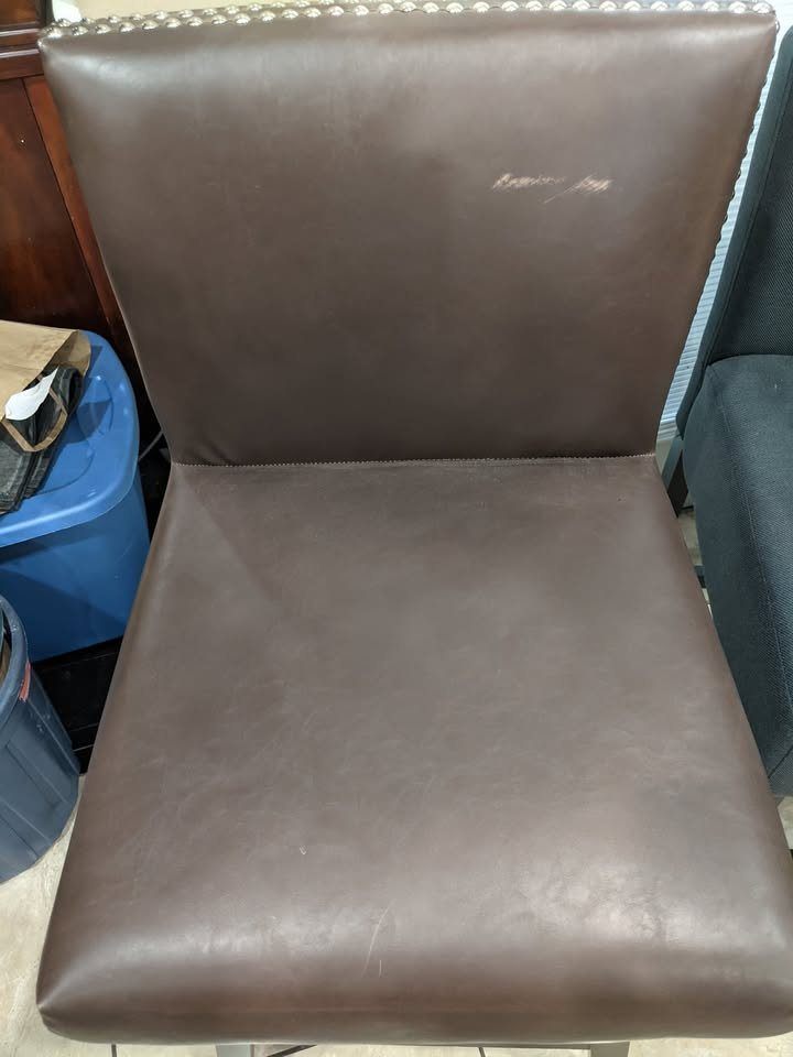 2 dinner chairs. $10 each - photo 2