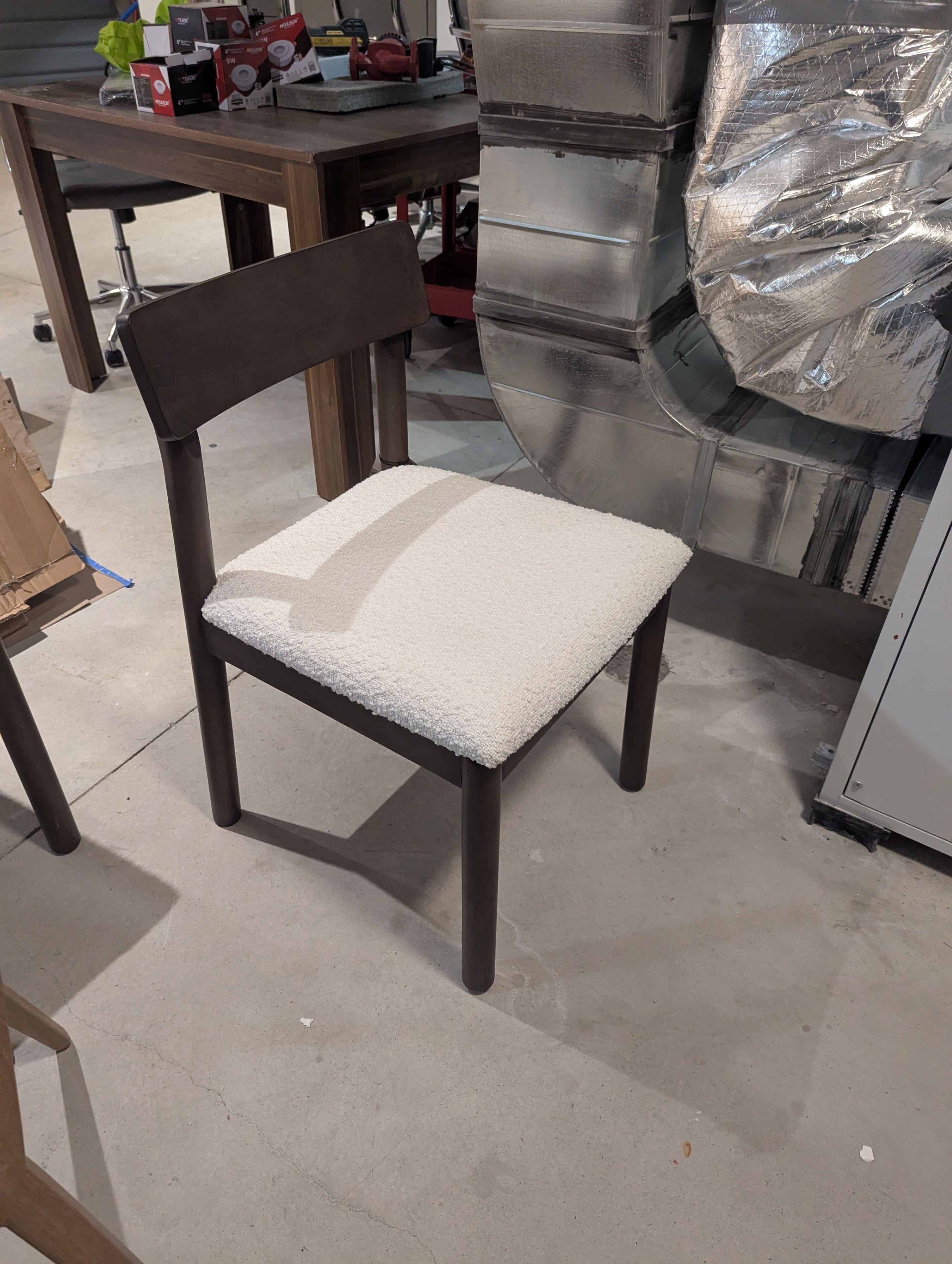 Brand New, 4 Chairs. Retail at Costco for $400 USD - photo 2