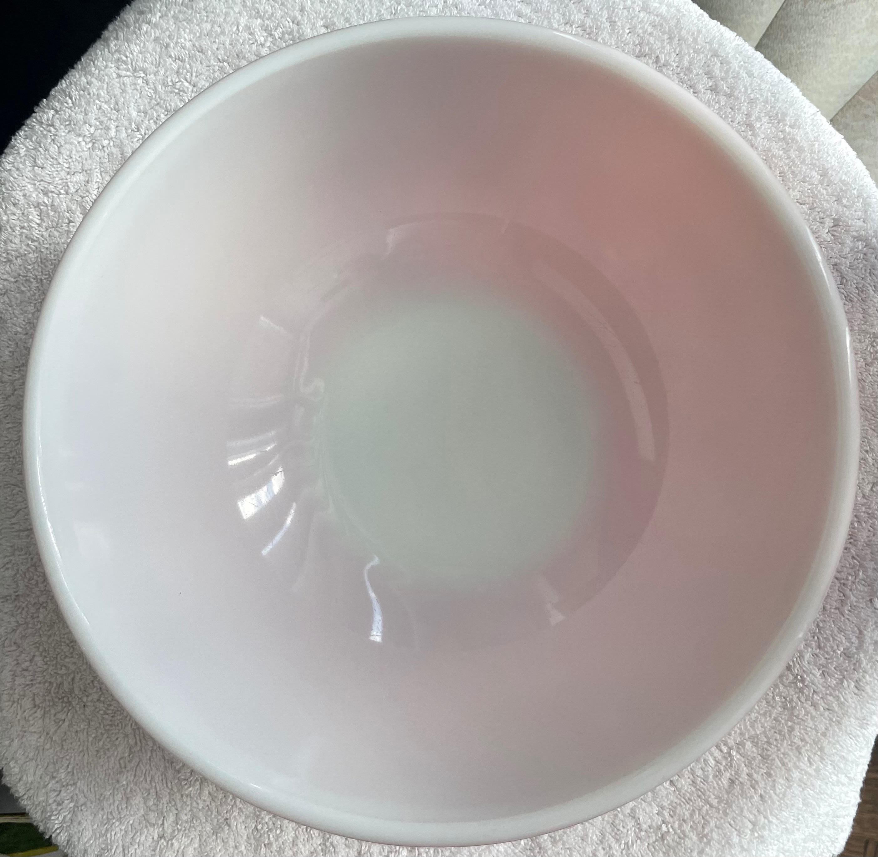 Vintage Flamingo Pink Pyrex Large 4-Quart Mixing Bowl (Coral) - photo 5