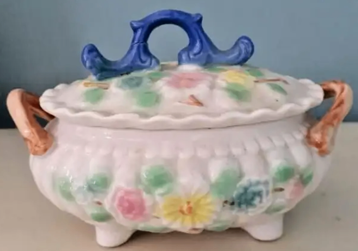 Vintage porcelain lidded hand painted floral trinket box - photo 3
