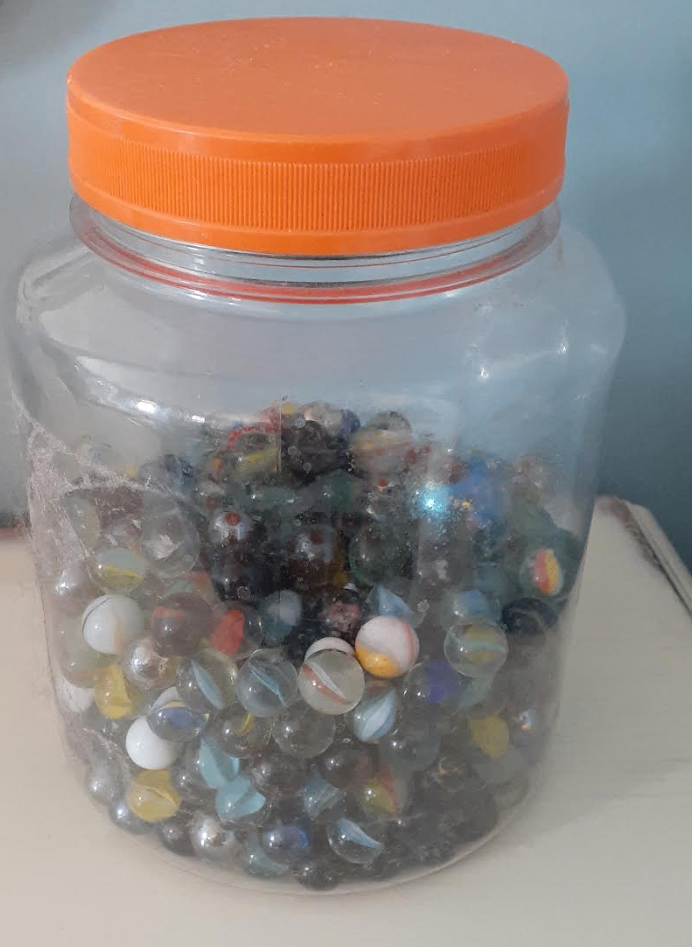 Large container of assorted vintage glass marbles - photo 4