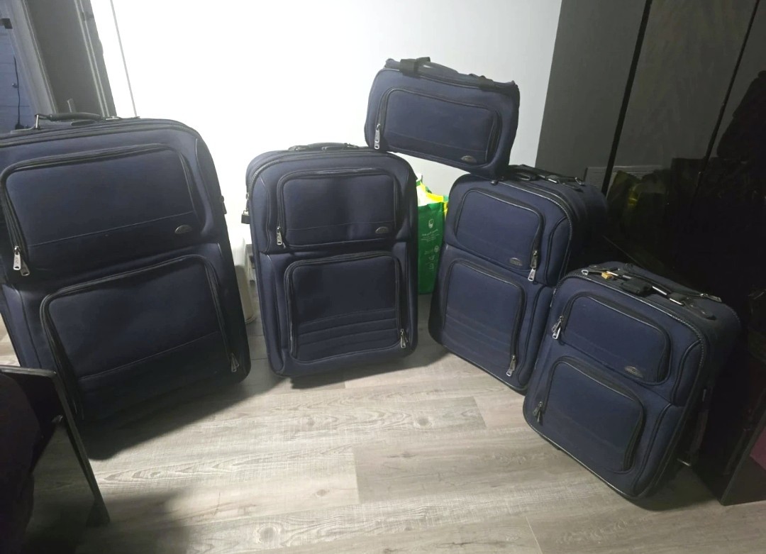 Samsonite 5-Piece Navy Blue Luggage Set