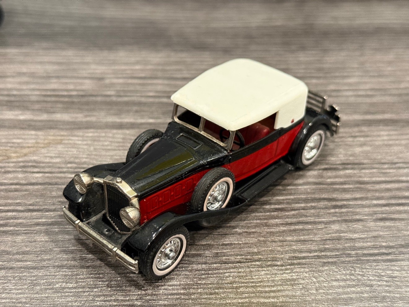 Matchbox Yesteryear Y-15 1930 Packard Victoria - photo 3