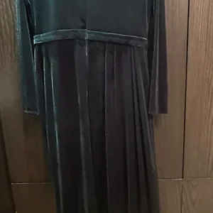 Gorgeous dark green velvet maxi dress with embellished collar - photo 4