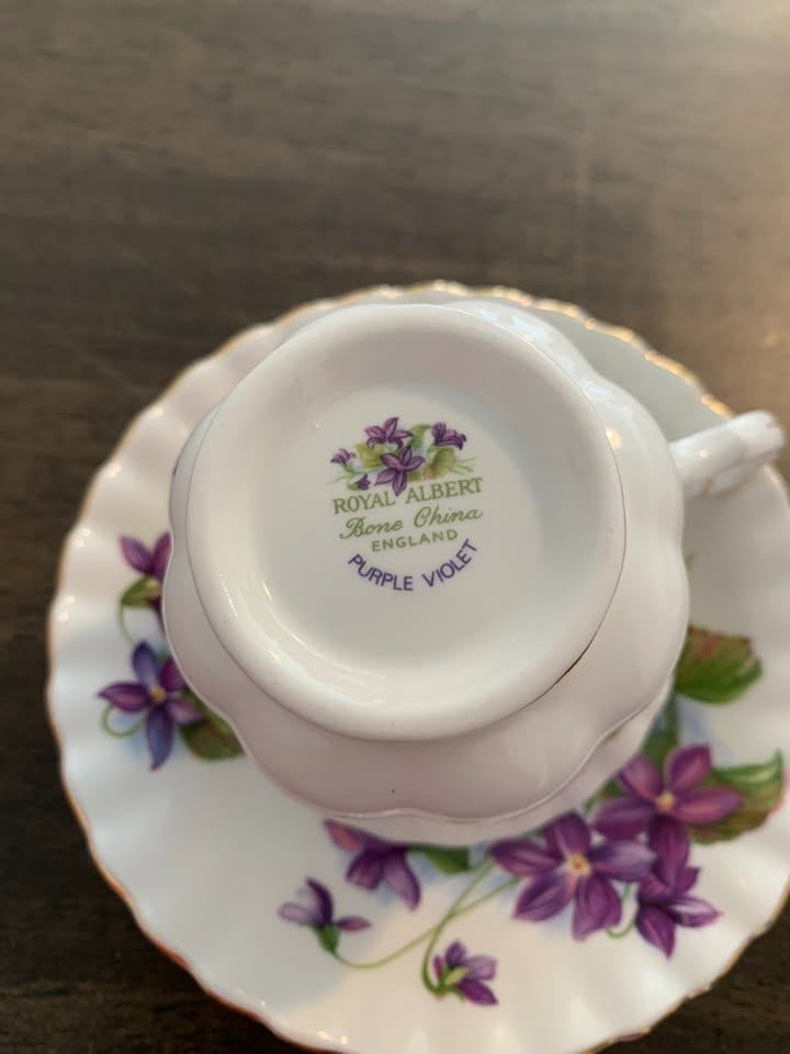Royal Albert Purple Violet Teacup and Saucer - photo 2
