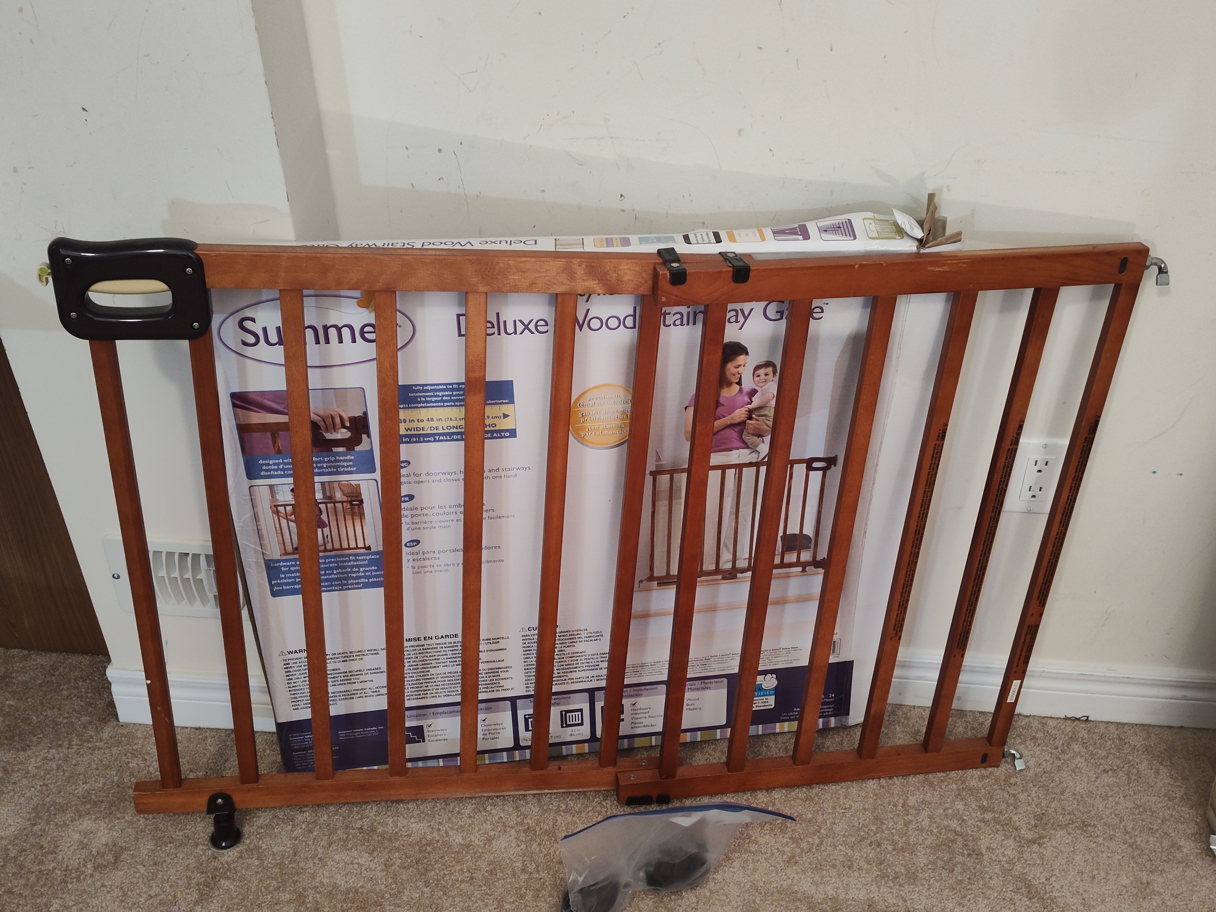 Summer Infant Stylish & Secure Deluxe Wood Stairway Gate - photo 4