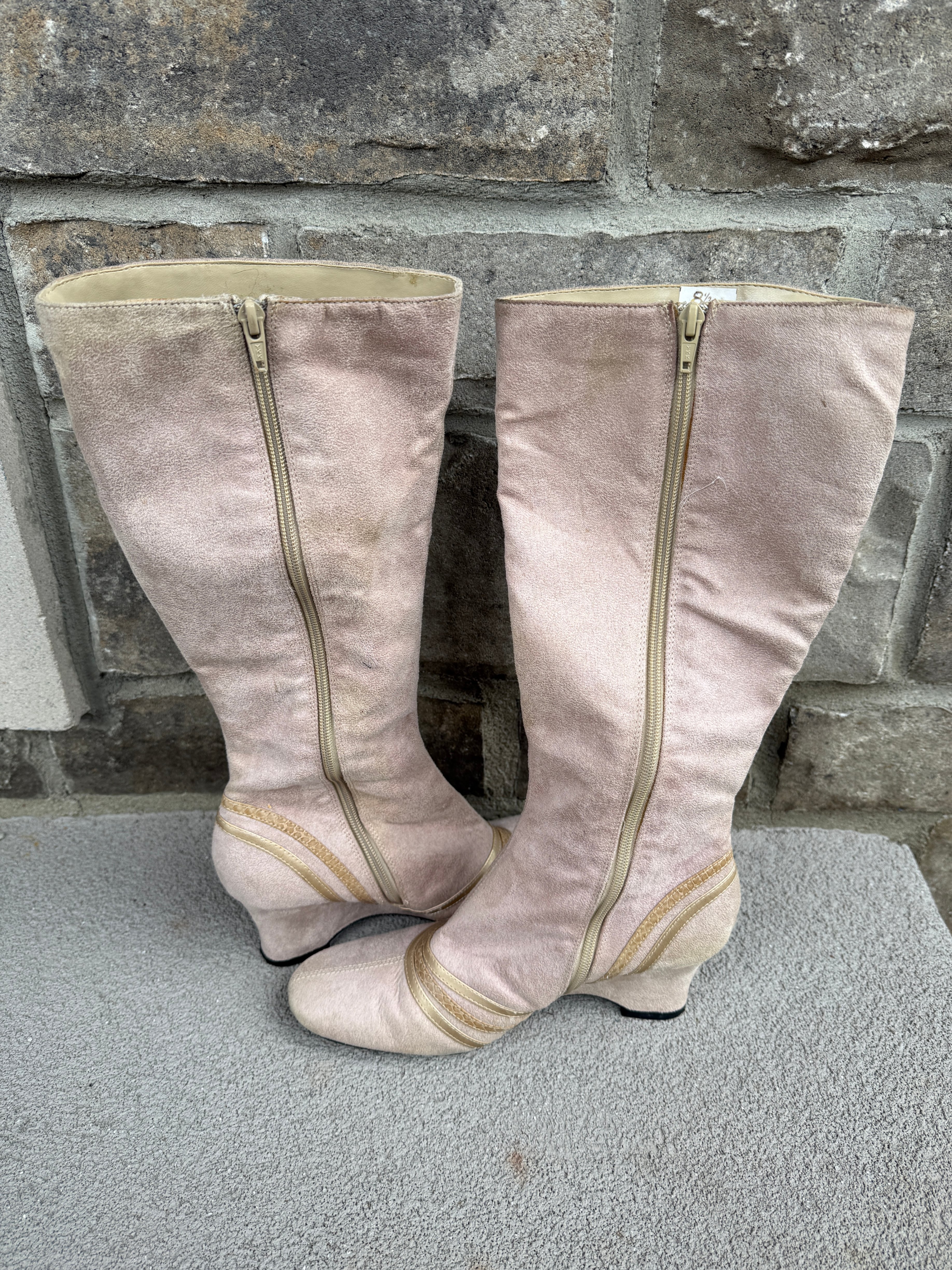 Vintage Y2K Predictions Faux Suede Wedge Boots Taupe Size 8.5 - photo 3