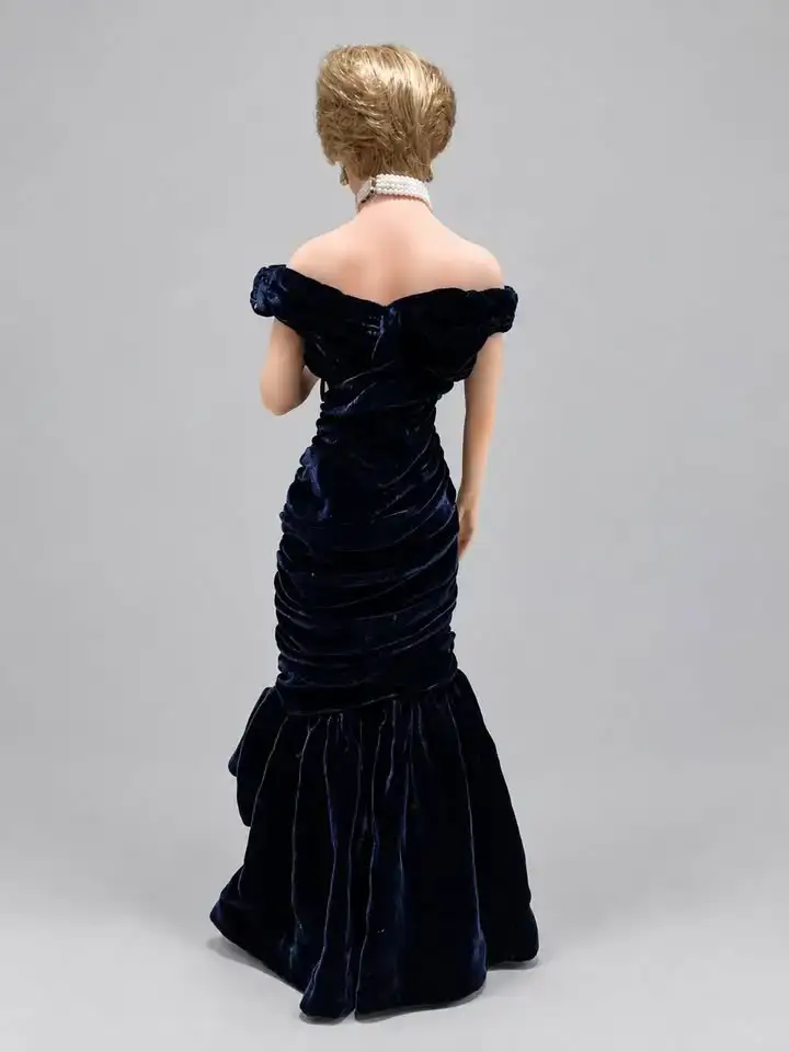 Princess Diana Porcelain Doll – Ashton-Drake Galleries with Box - photo 4