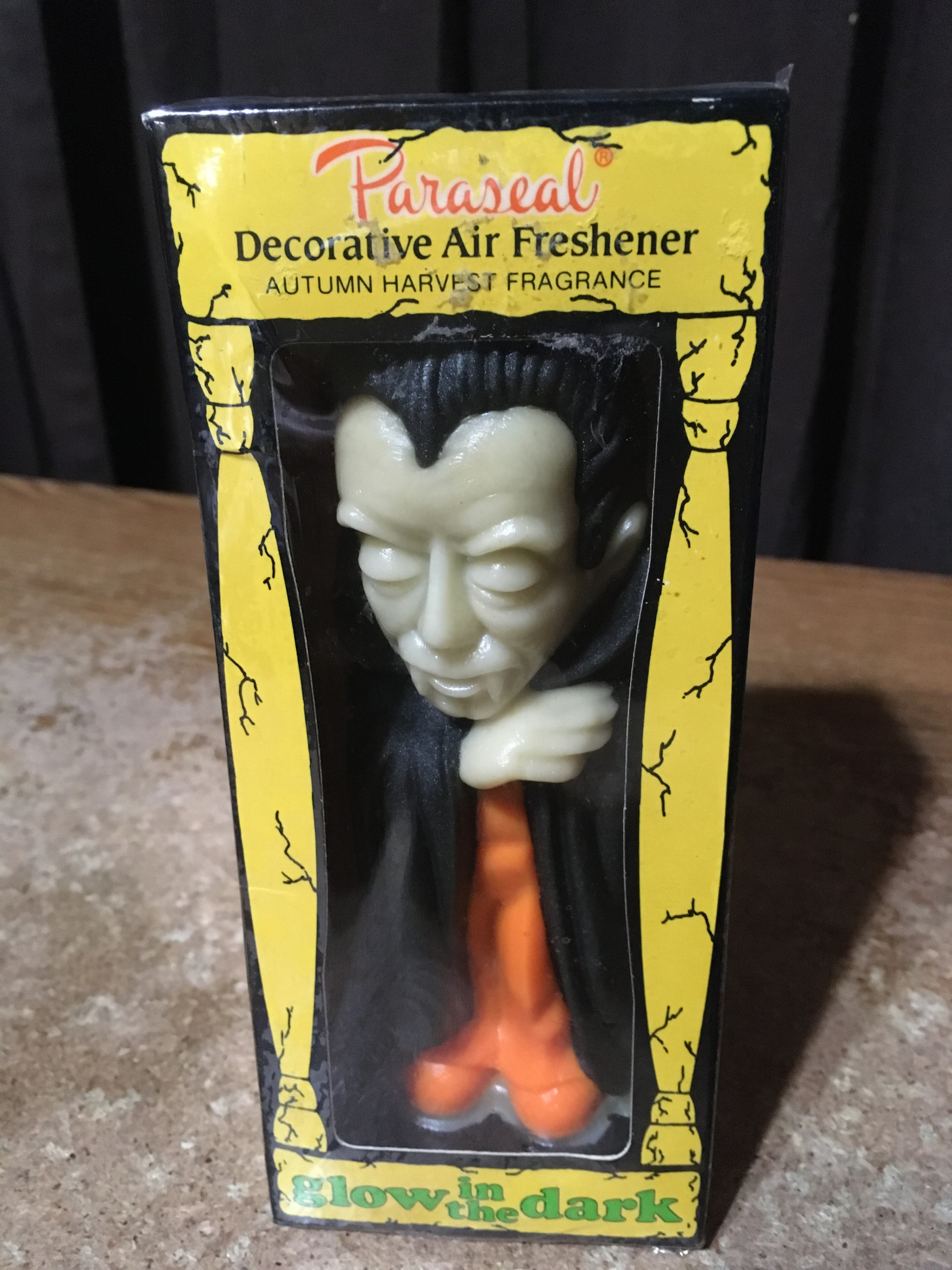 HALLOWEEN DRACULA VAMPIRE PARASEAL GLOW IN THE DARK AIR FRESHENE