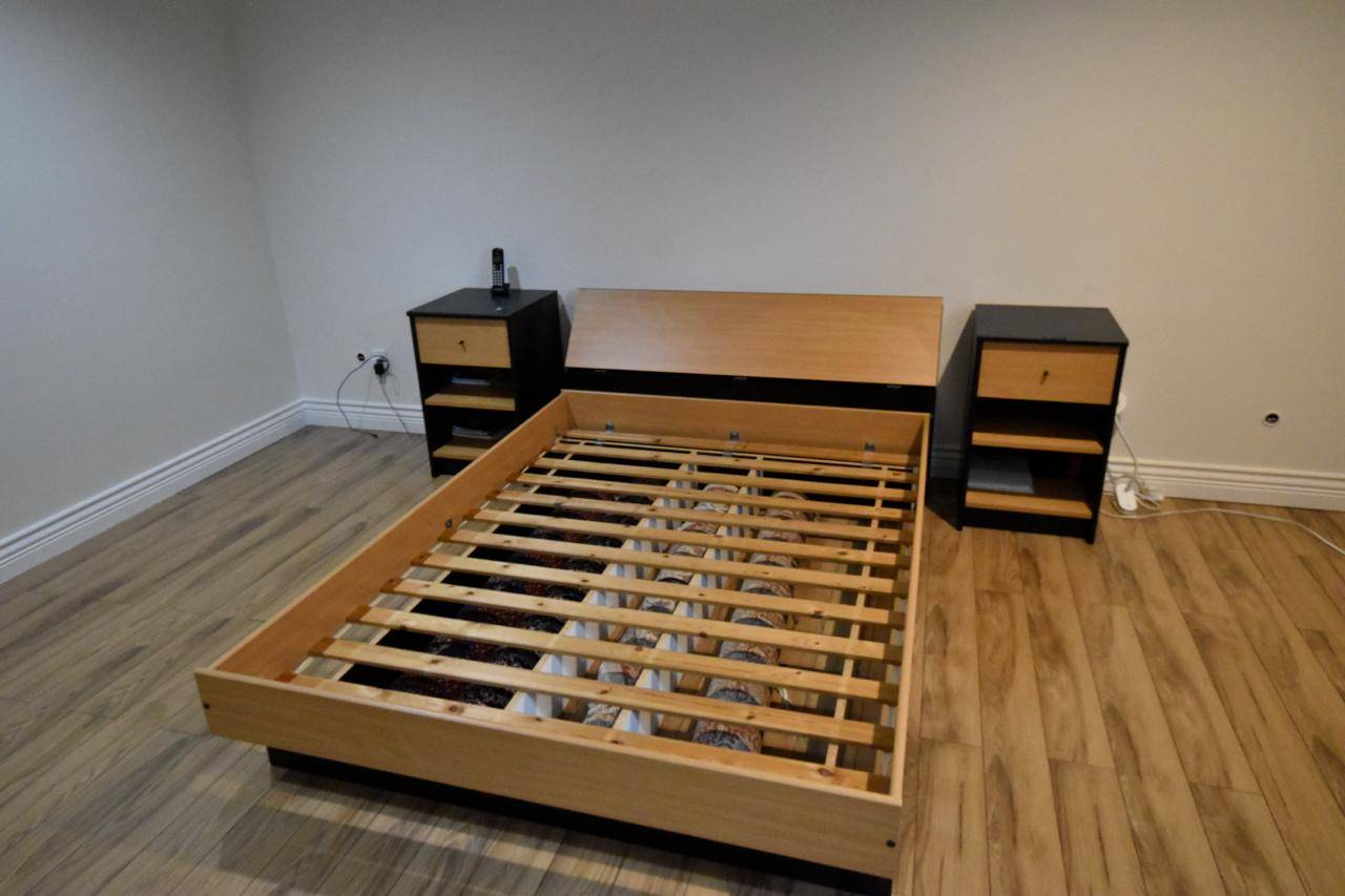 Full‑Sized Bed+Mattress+Two Nightstands - Excellet Condition! - photo 4