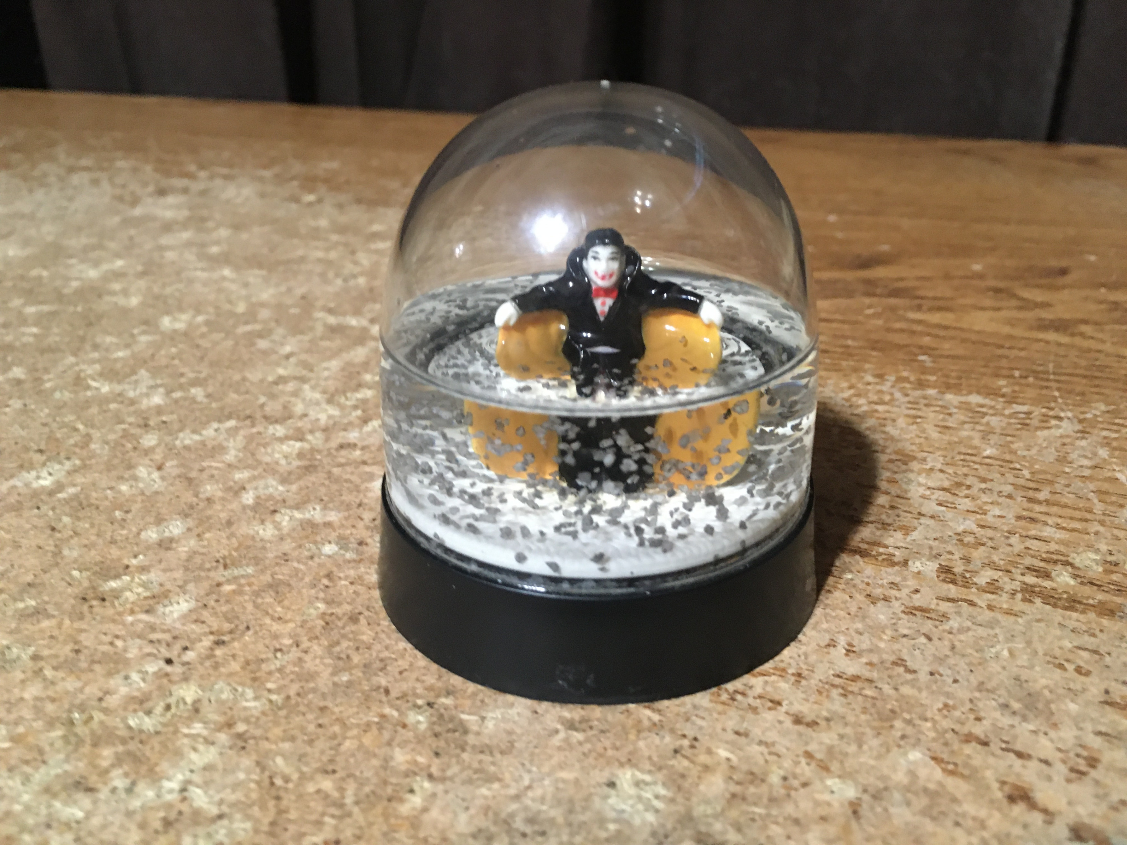 VINTAGE SILVESTRI COUNT DRACULA VAMPIRE SNOWGLOBE HALLOWEEN 3"
